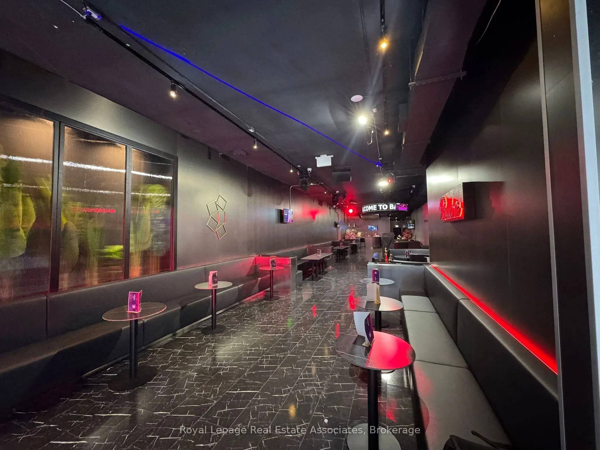 560 Queen Street W