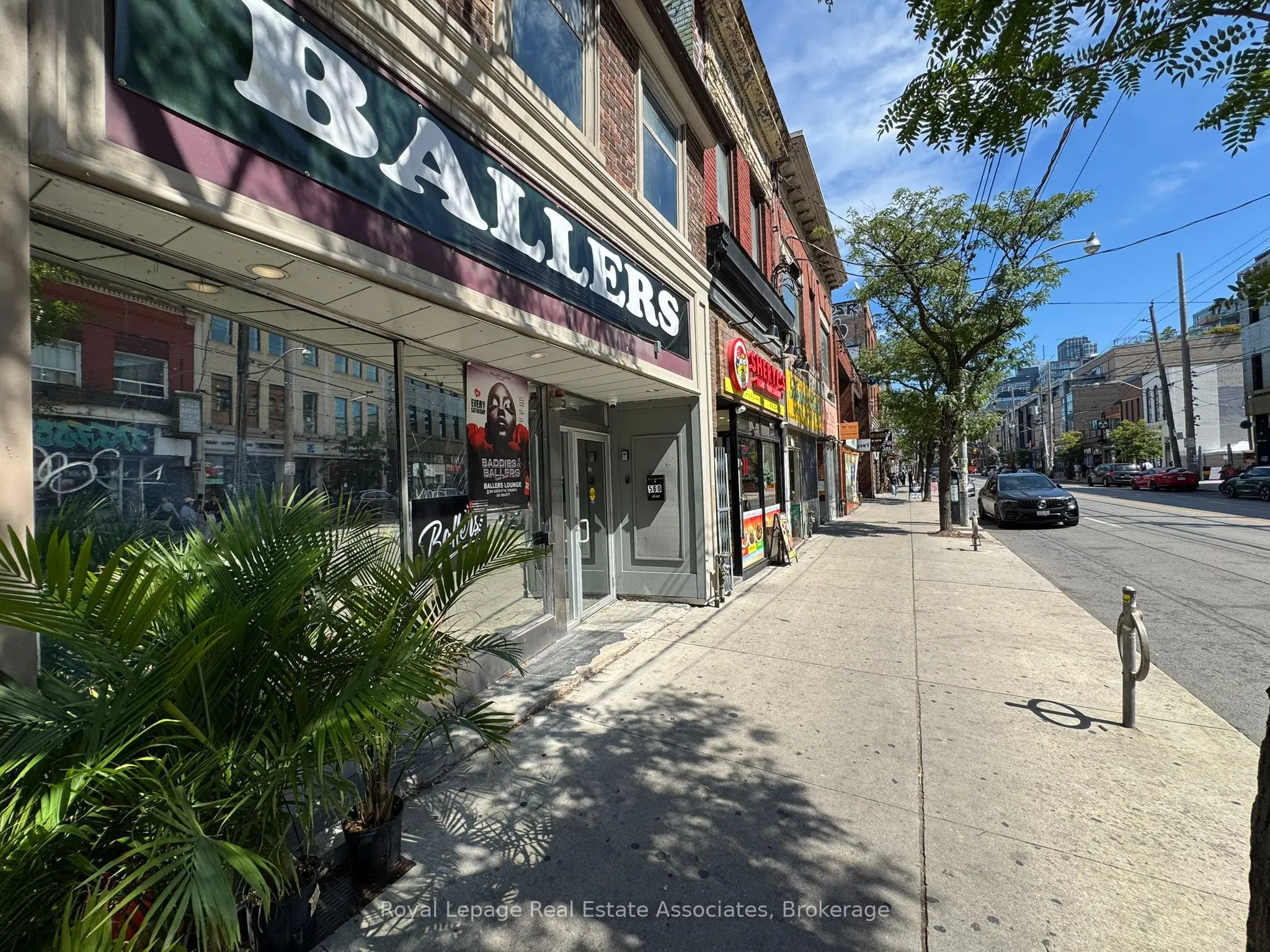 560 Queen Street W