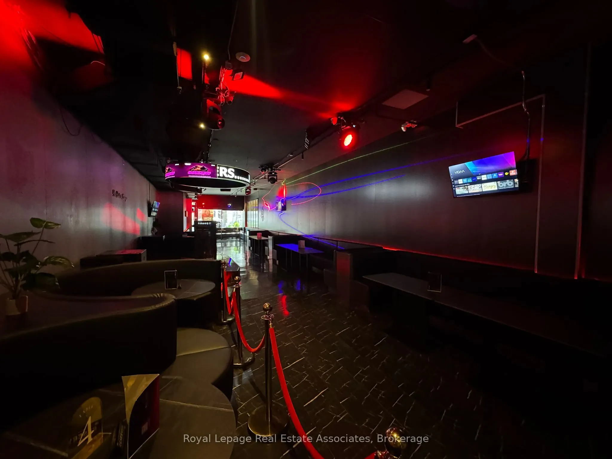 560 Queen Street W