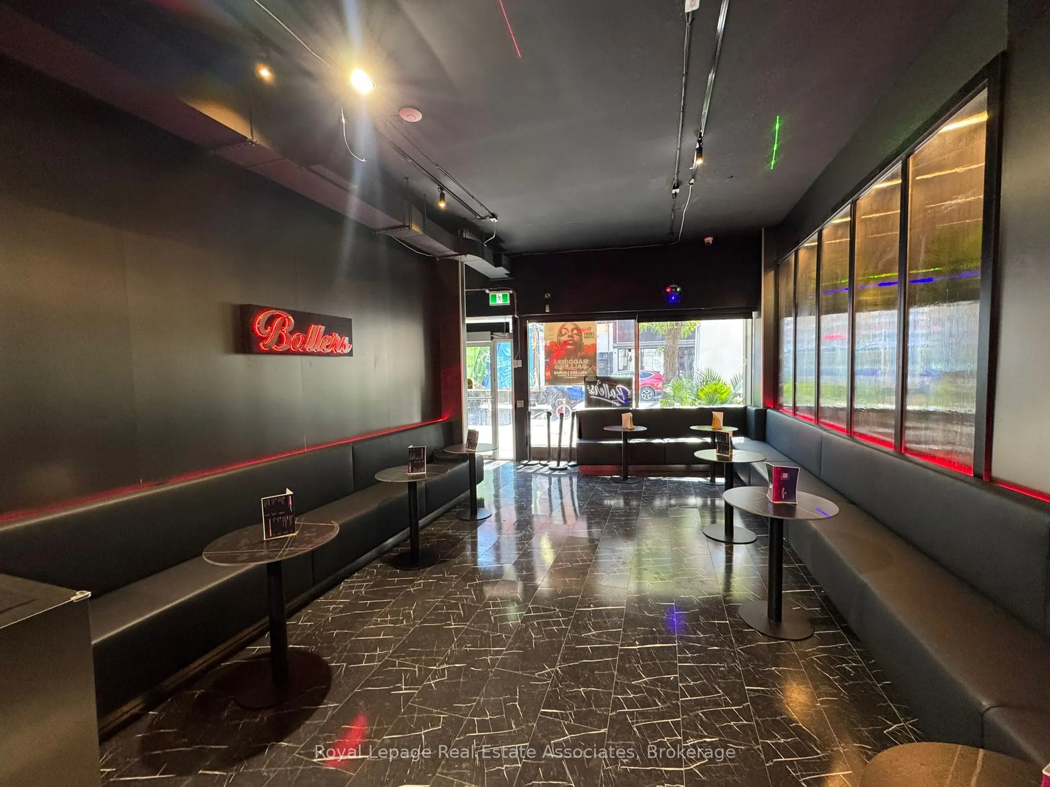 560 Queen Street W