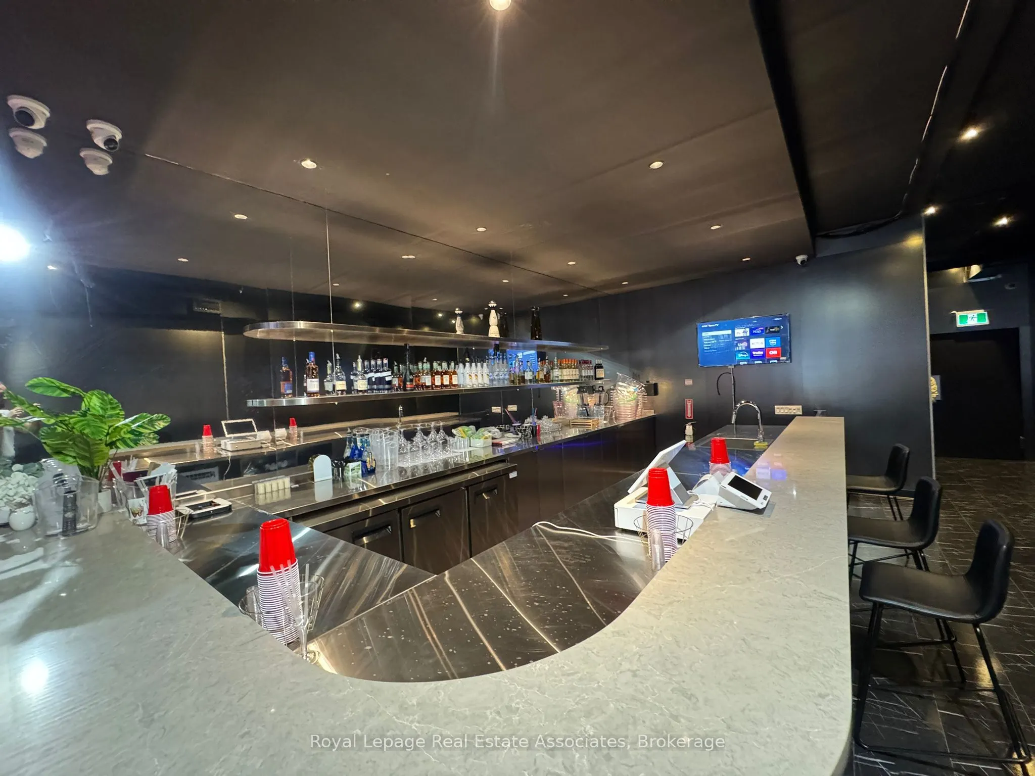 560 Queen Street W