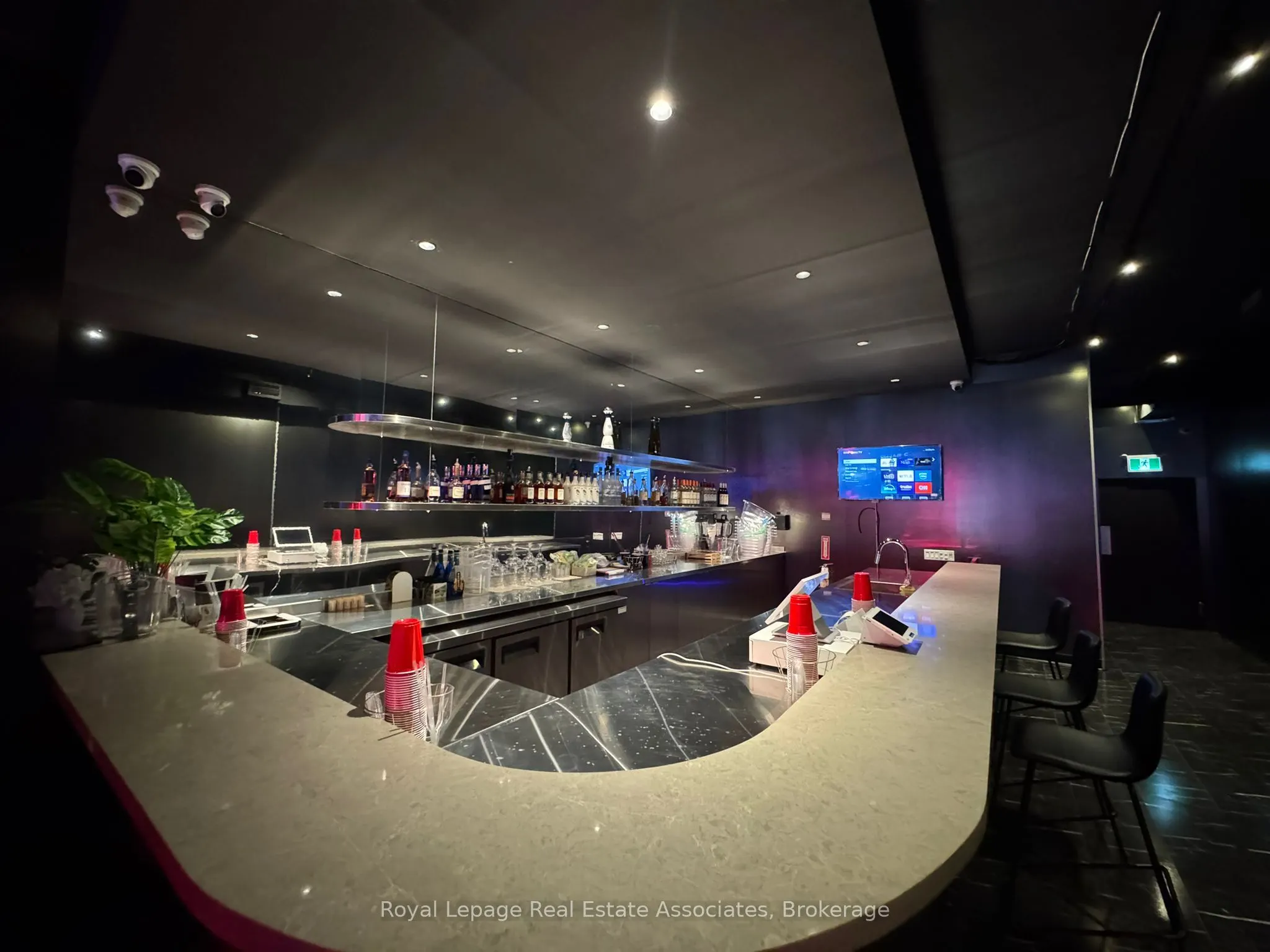560 Queen Street W