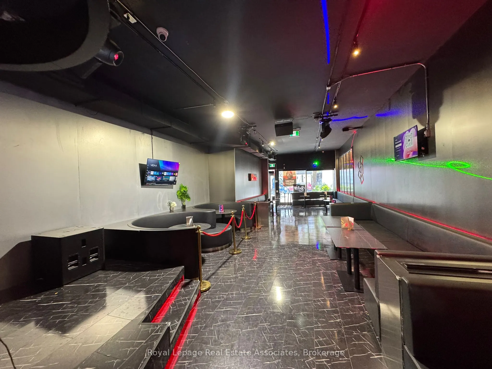 560 Queen Street W