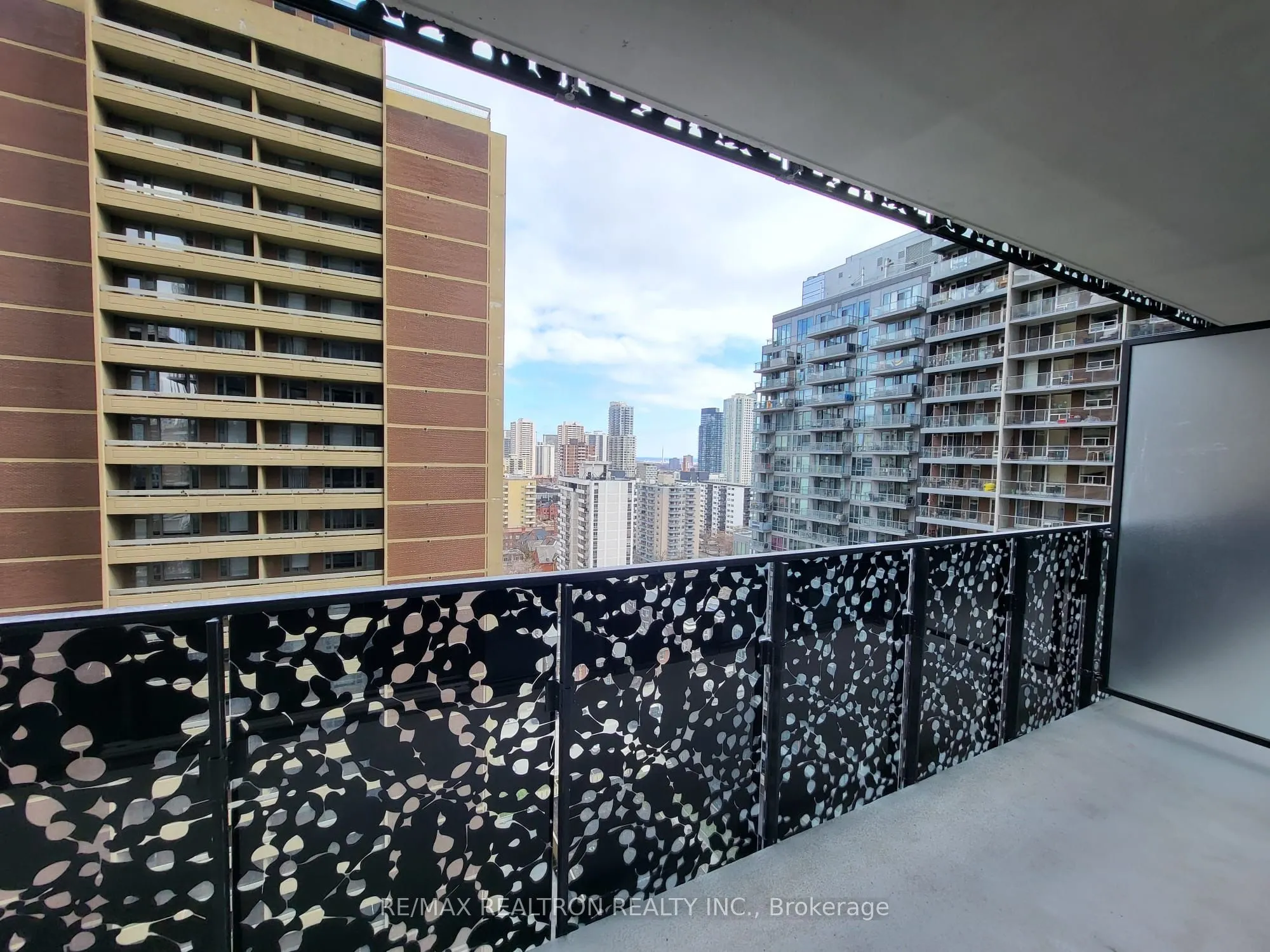 55 Charles Street E, #1502