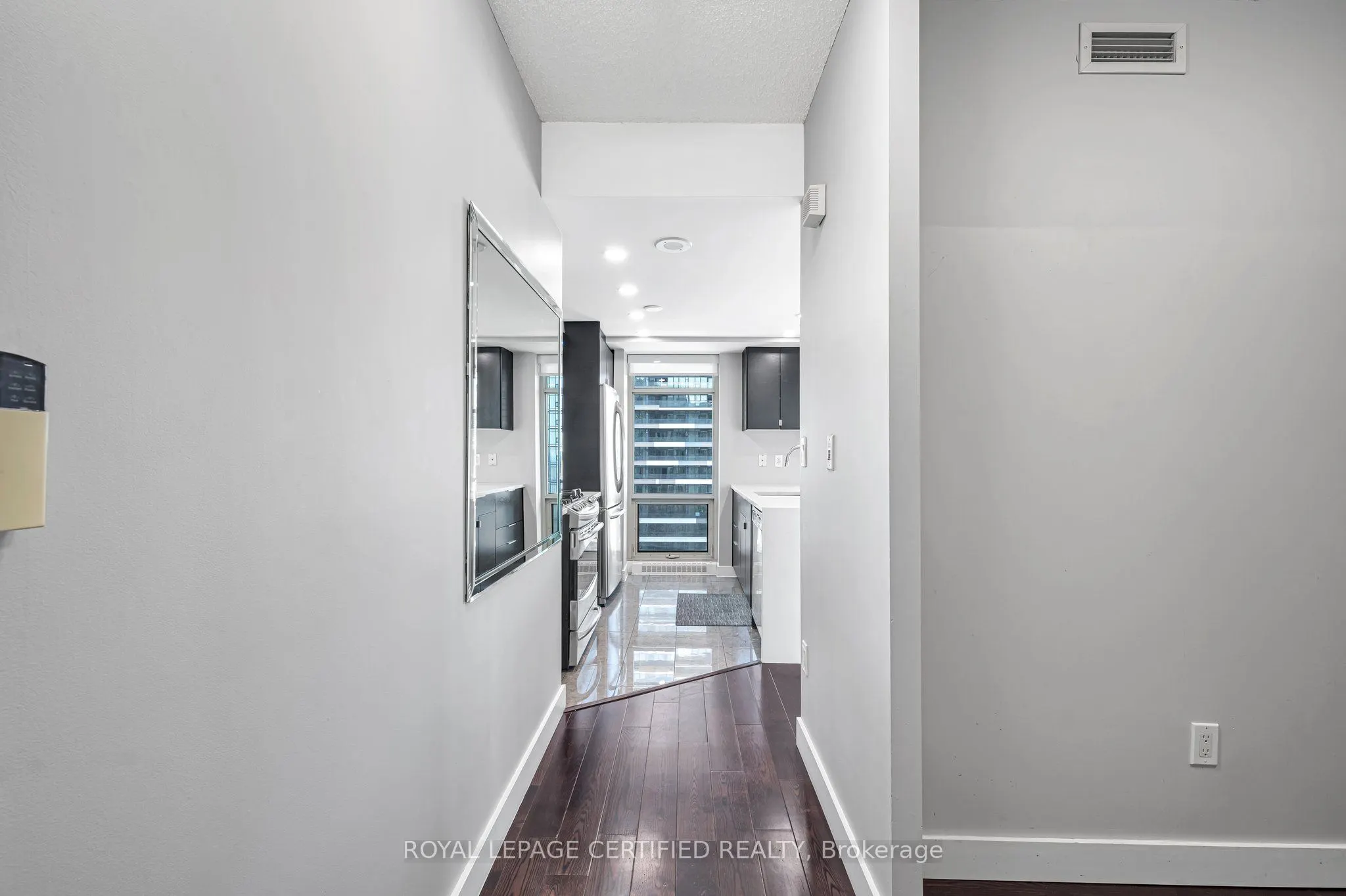10 Navy Wharf Court, #4106