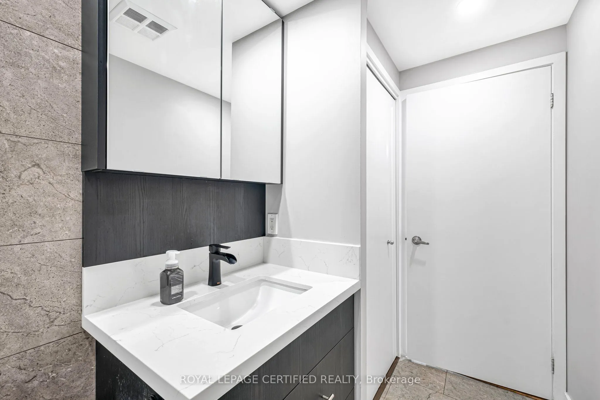 10 Navy Wharf Court, #4106
