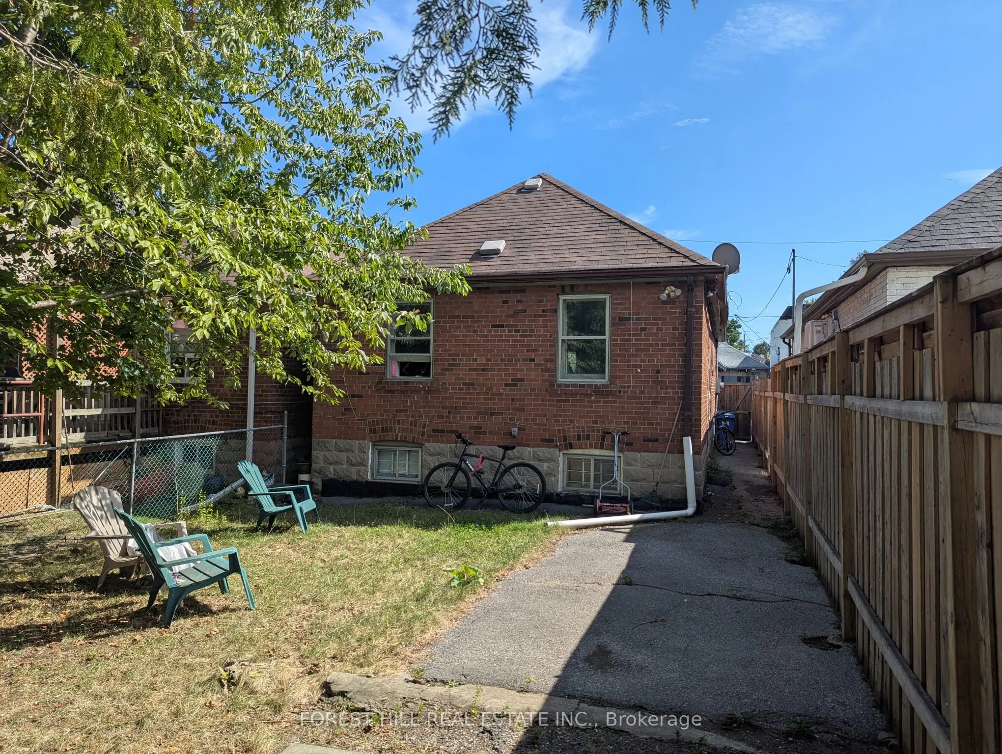 192 Roe Avenue