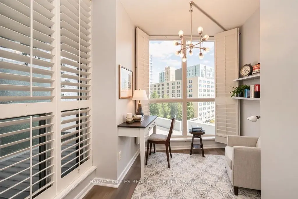 218 Queens Quay, #502