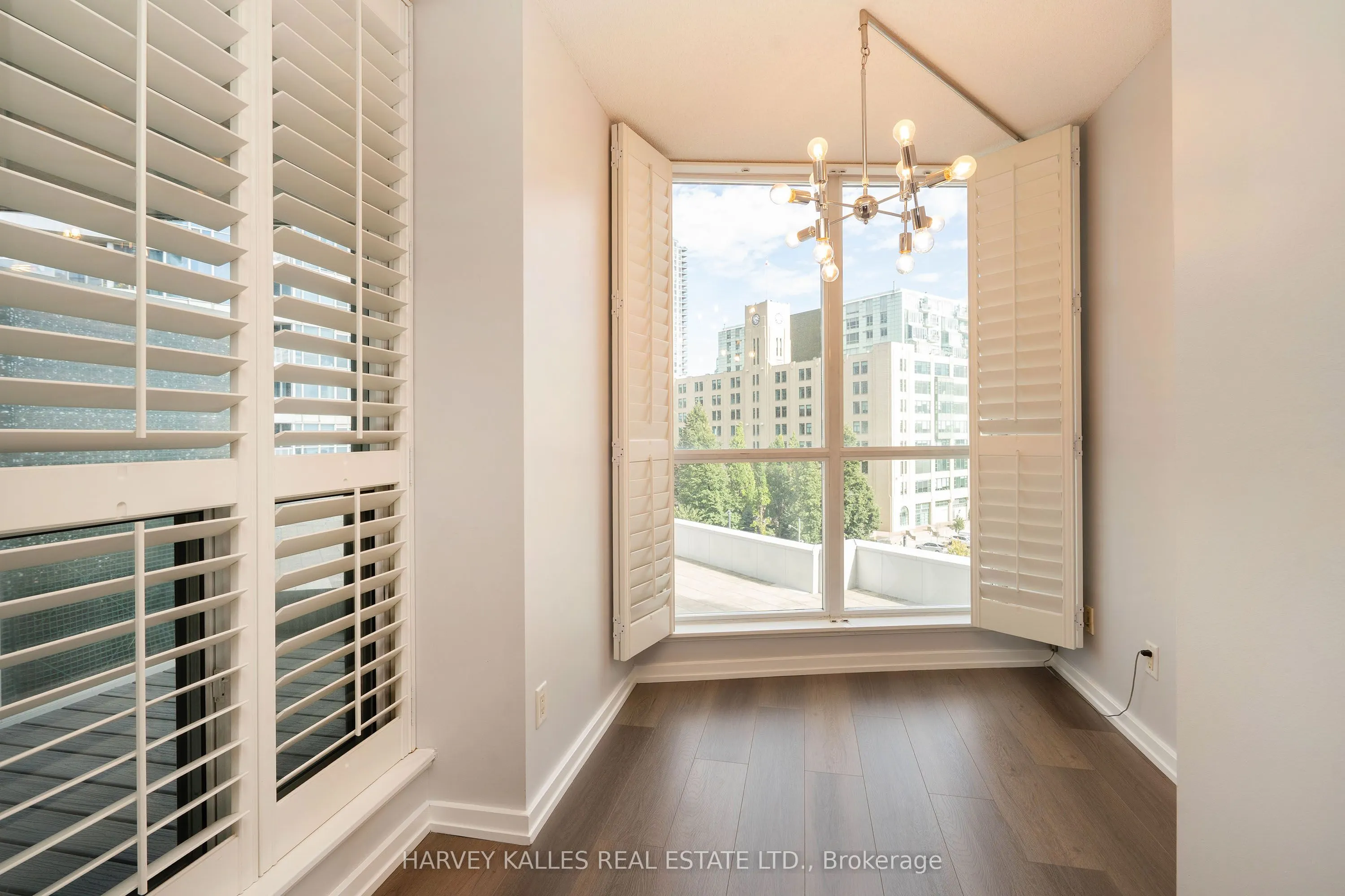 218 Queens Quay, #502