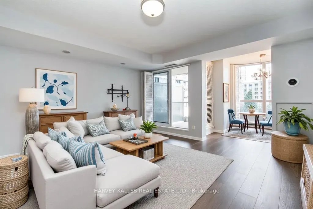 218 Queens Quay, #502
