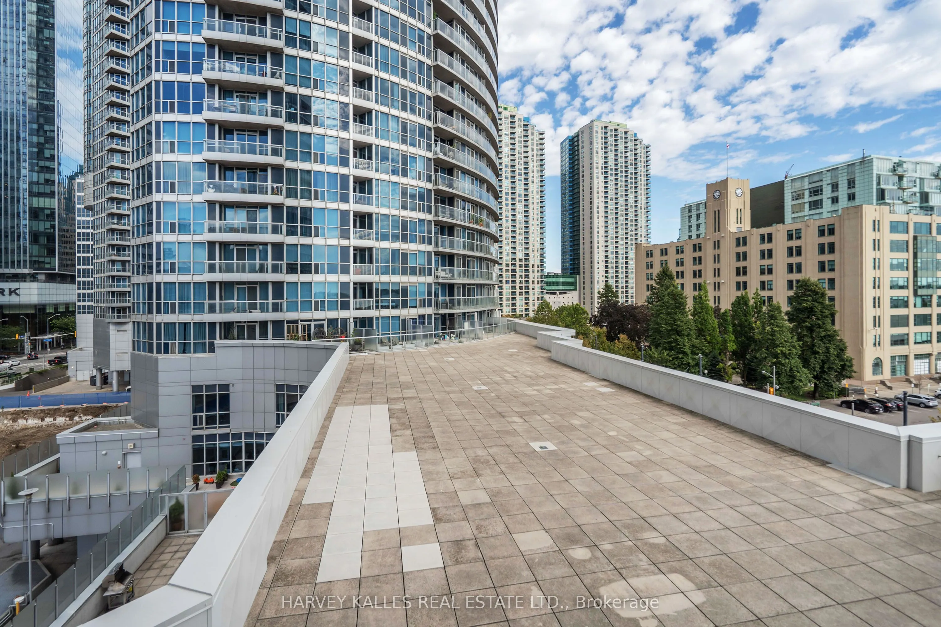 218 Queens Quay, #502