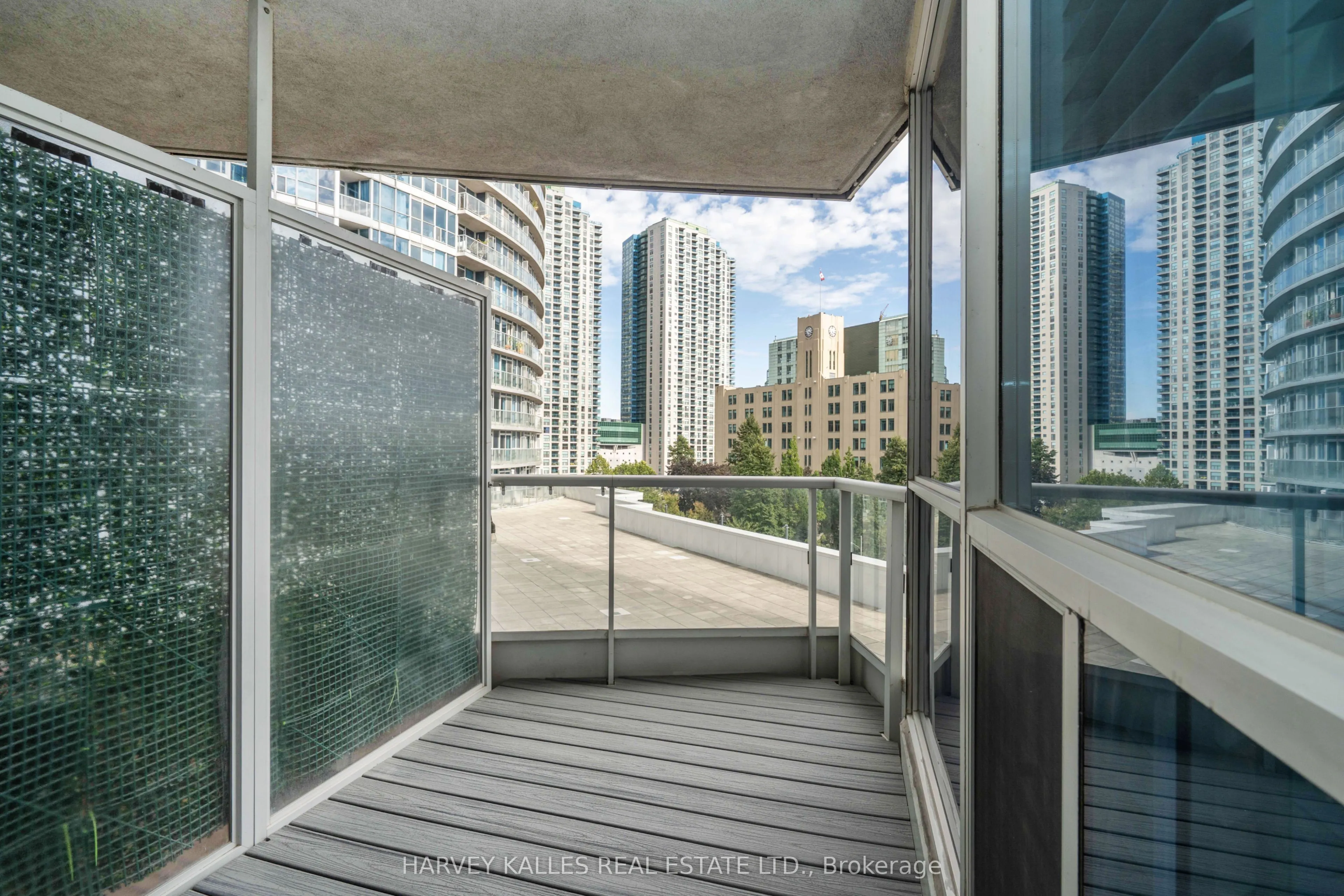 218 Queens Quay, #502