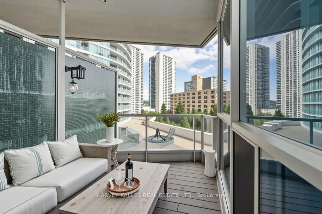 218 Queens Quay, #502