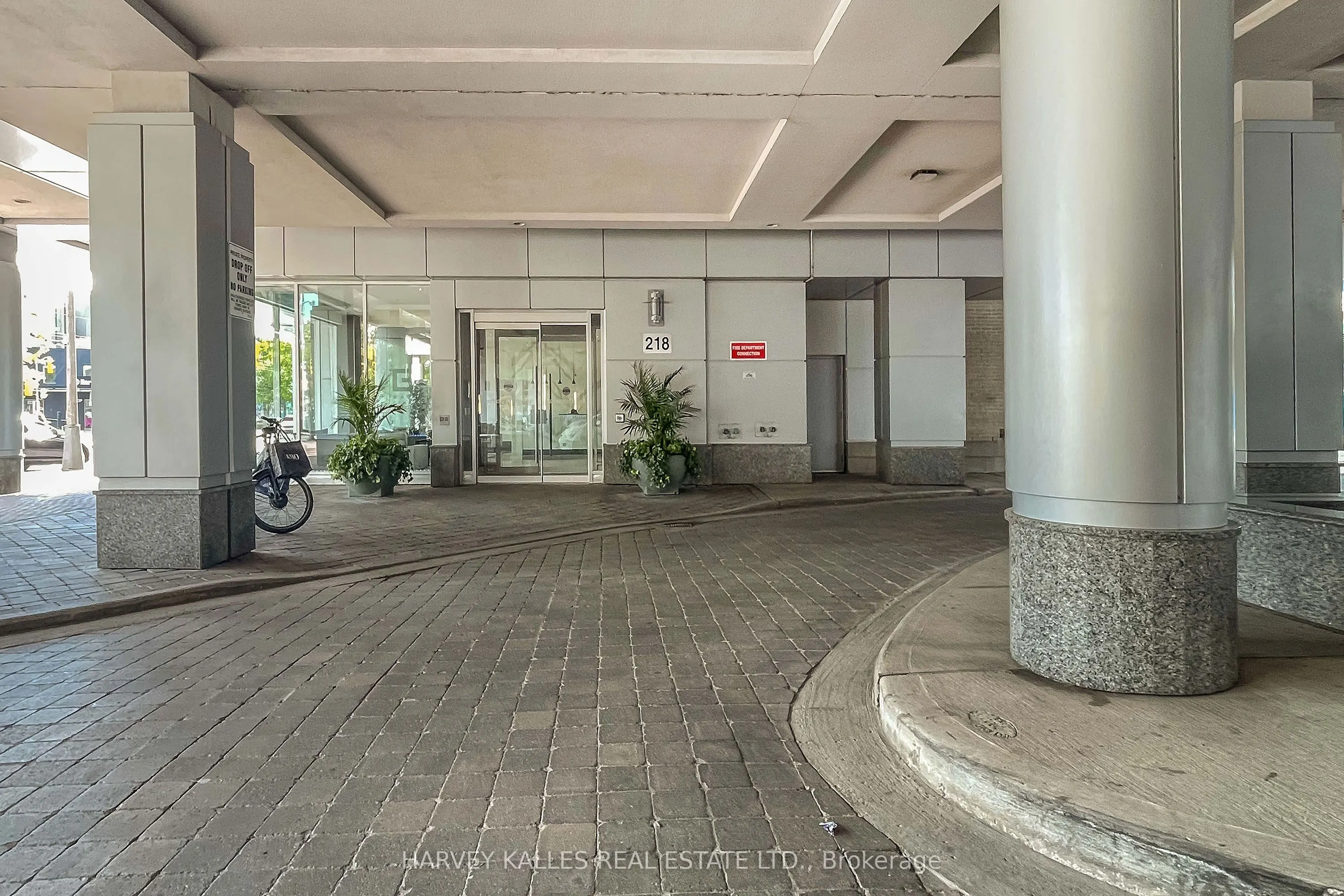218 Queens Quay, #502