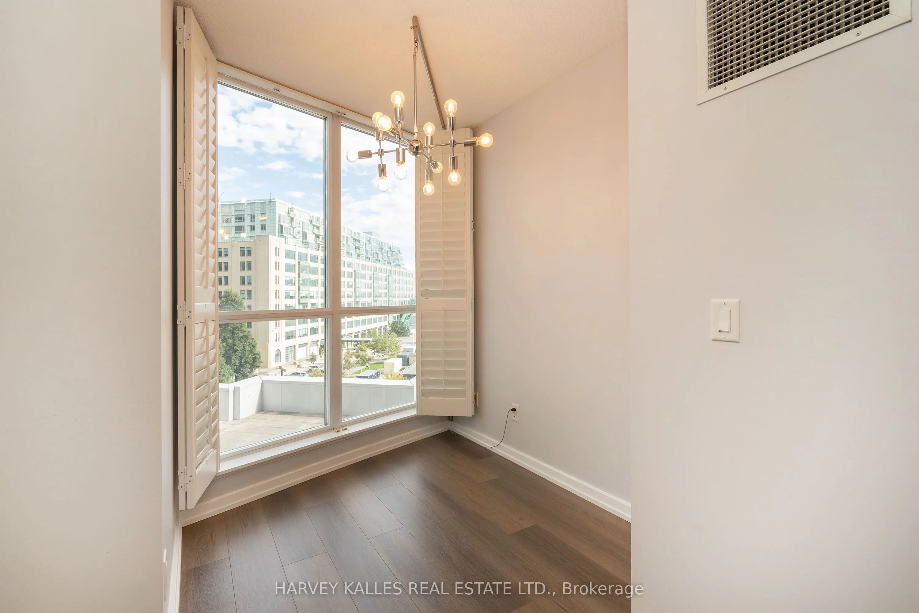 218 Queens Quay, #502