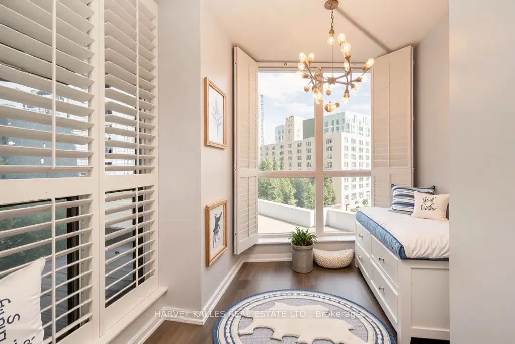 218 Queens Quay, #502