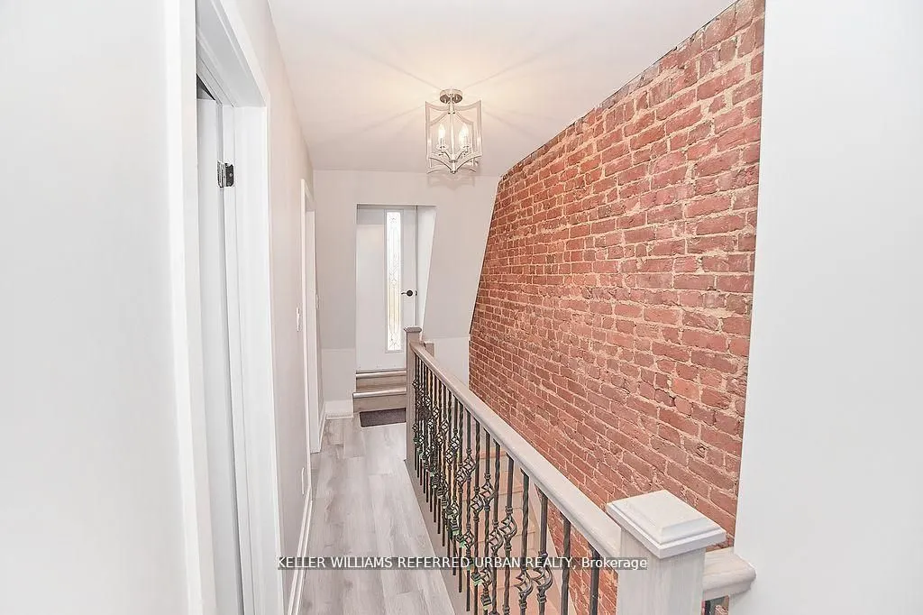 911 Dovercourt Road, #Upper