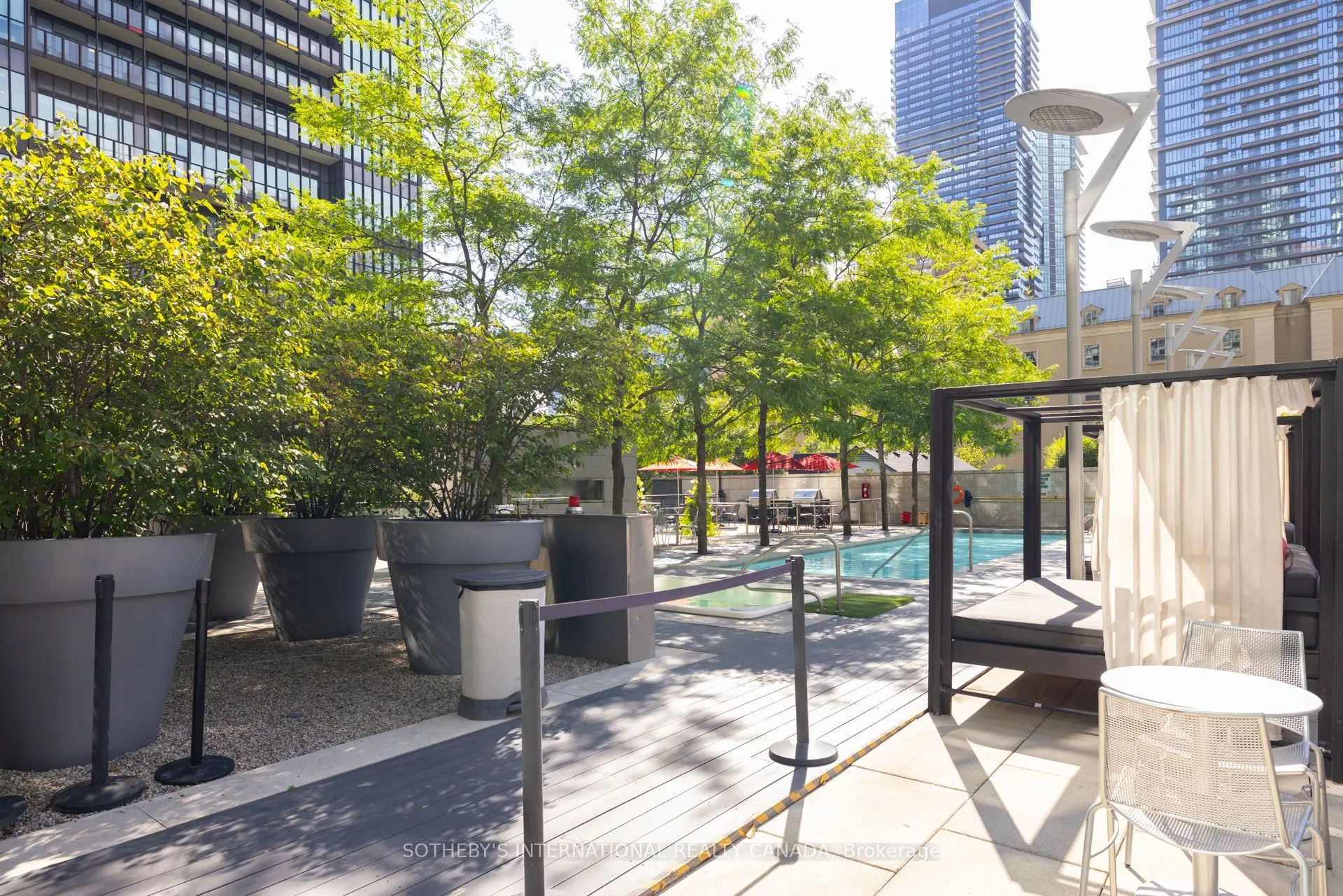 110 Charles Street E, #4207
