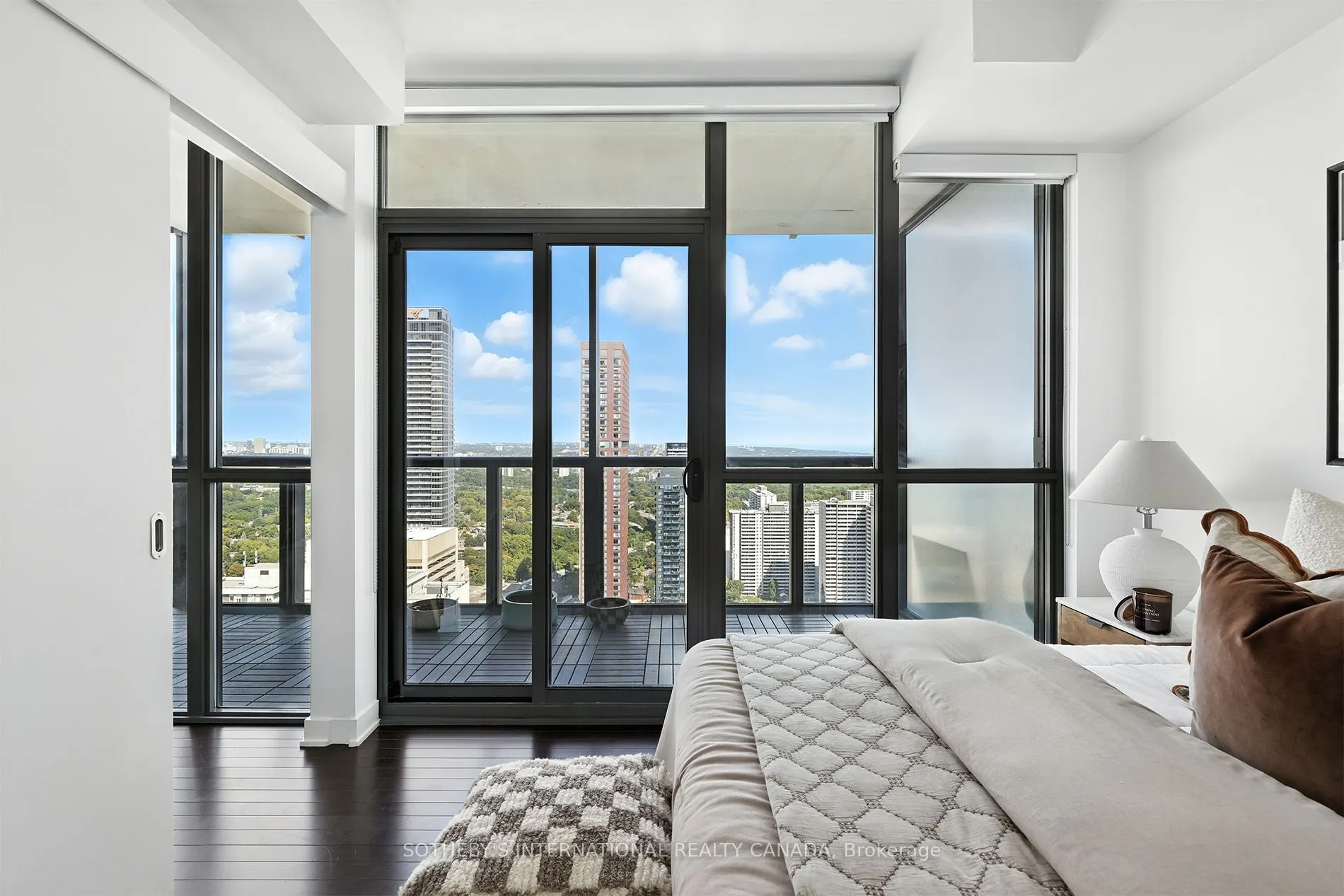 110 Charles Street E, #4207