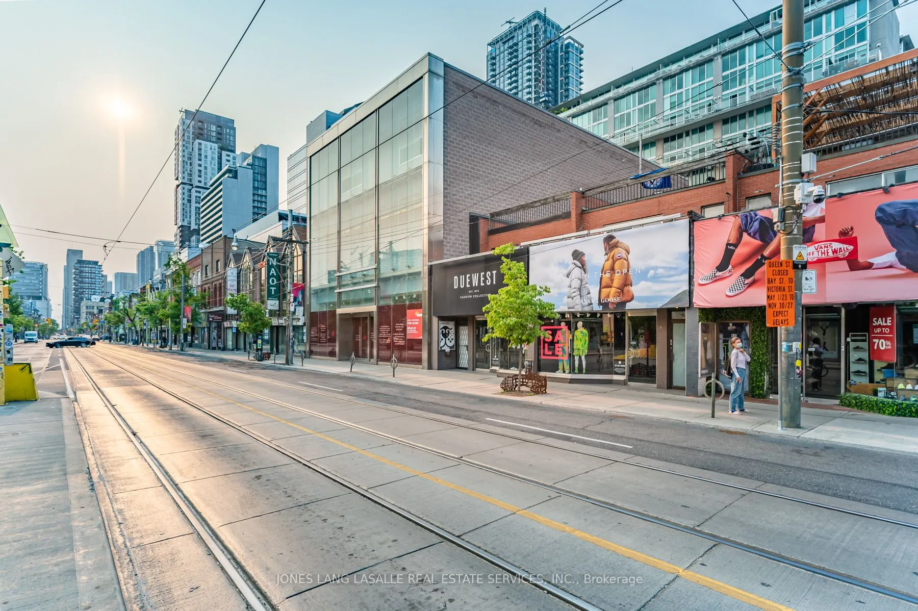 433 Queen Street W