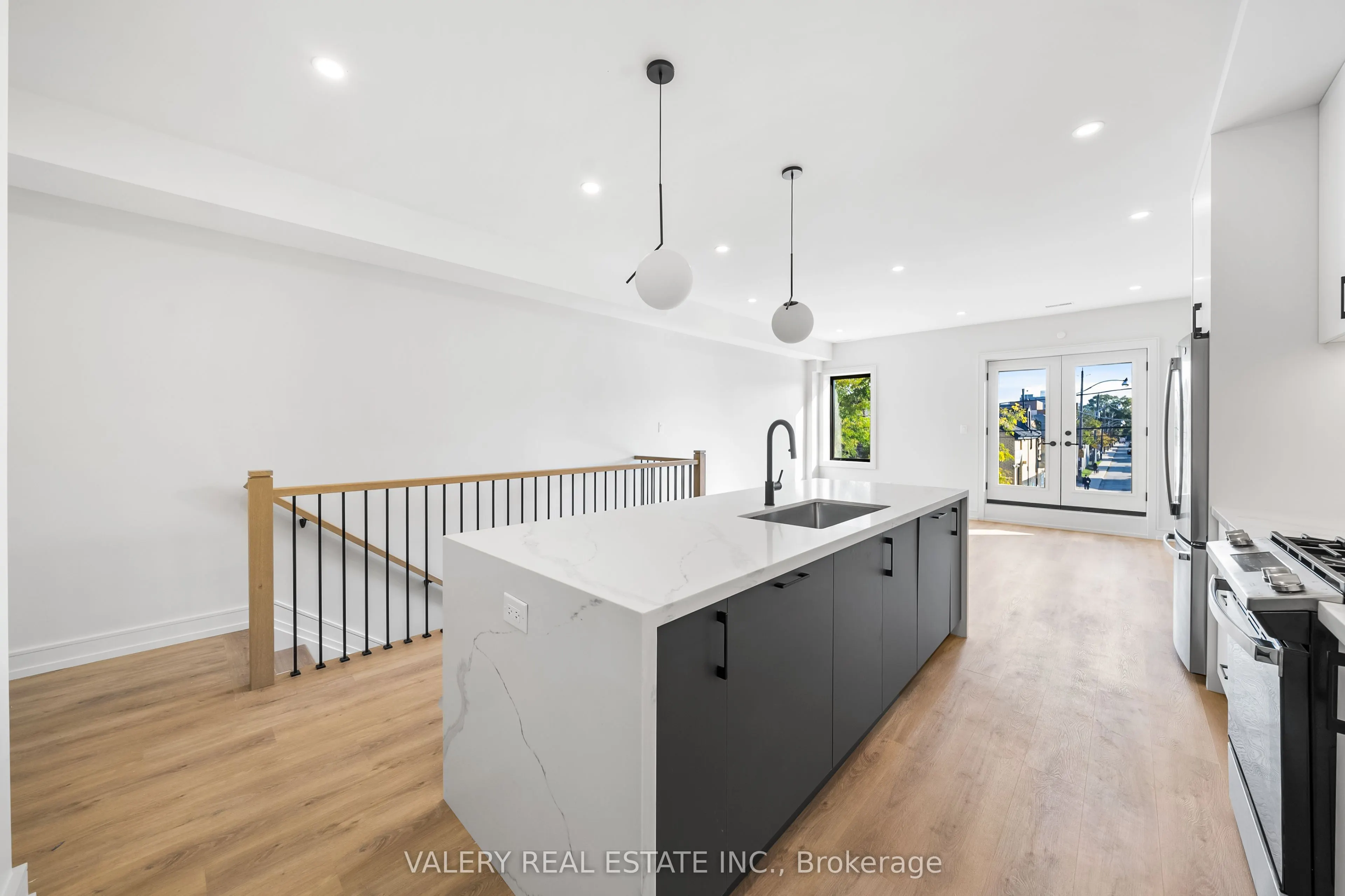 158 Dovercourt Road, #3