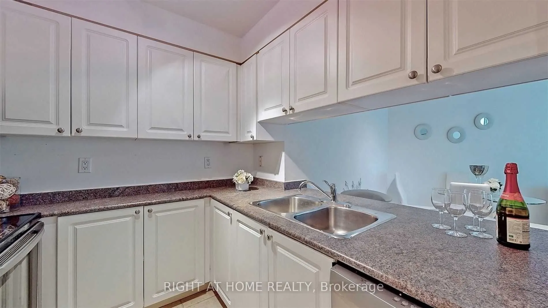 887 Bay Street, #305