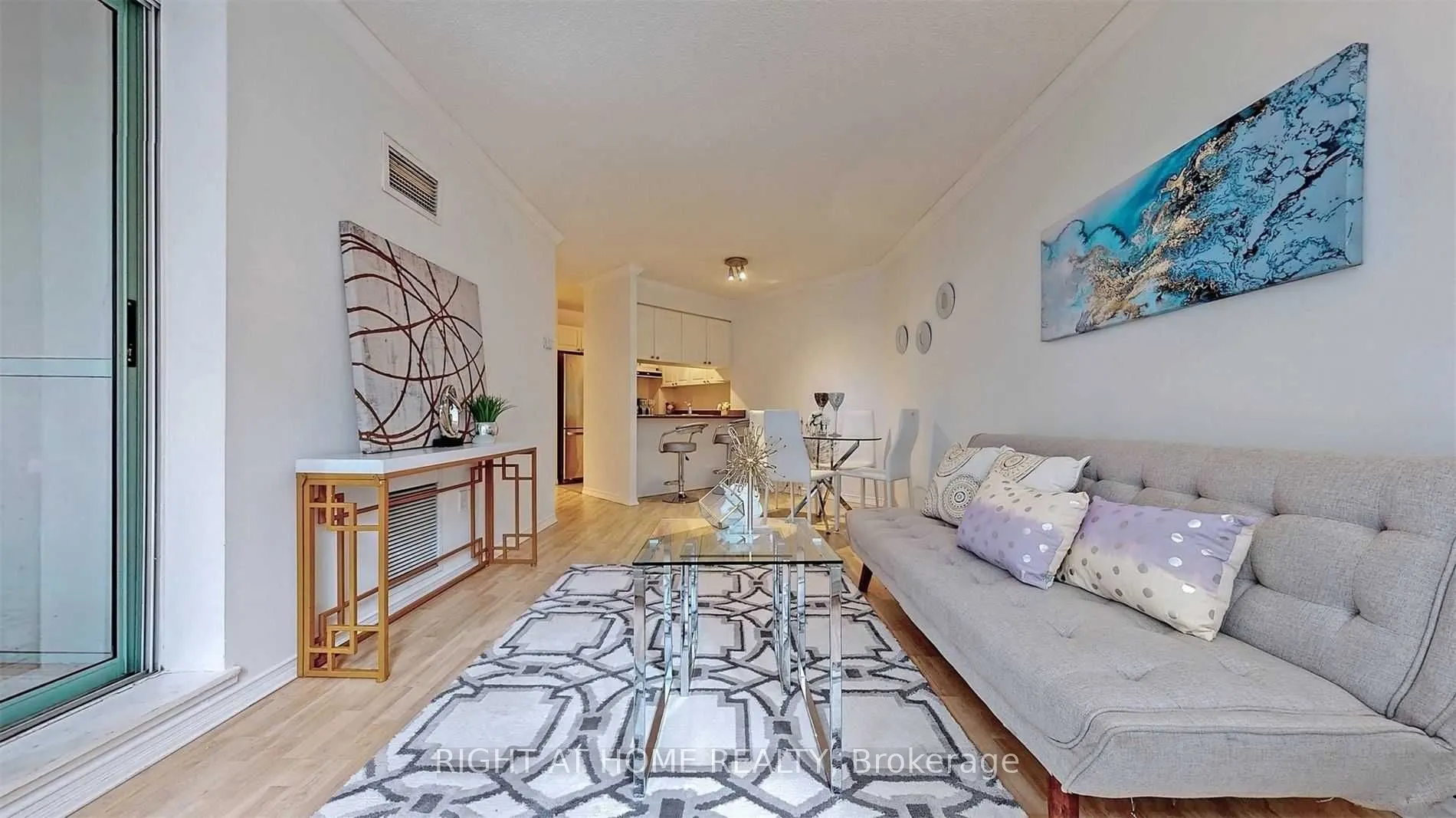 887 Bay Street, #305