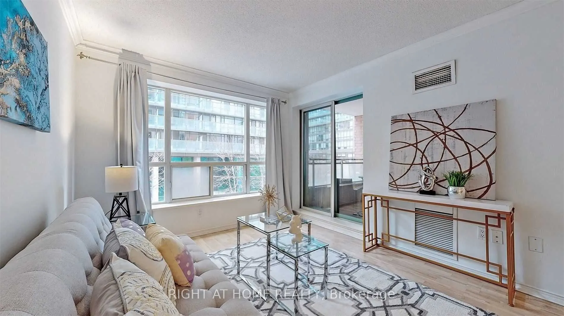 887 Bay Street, #305