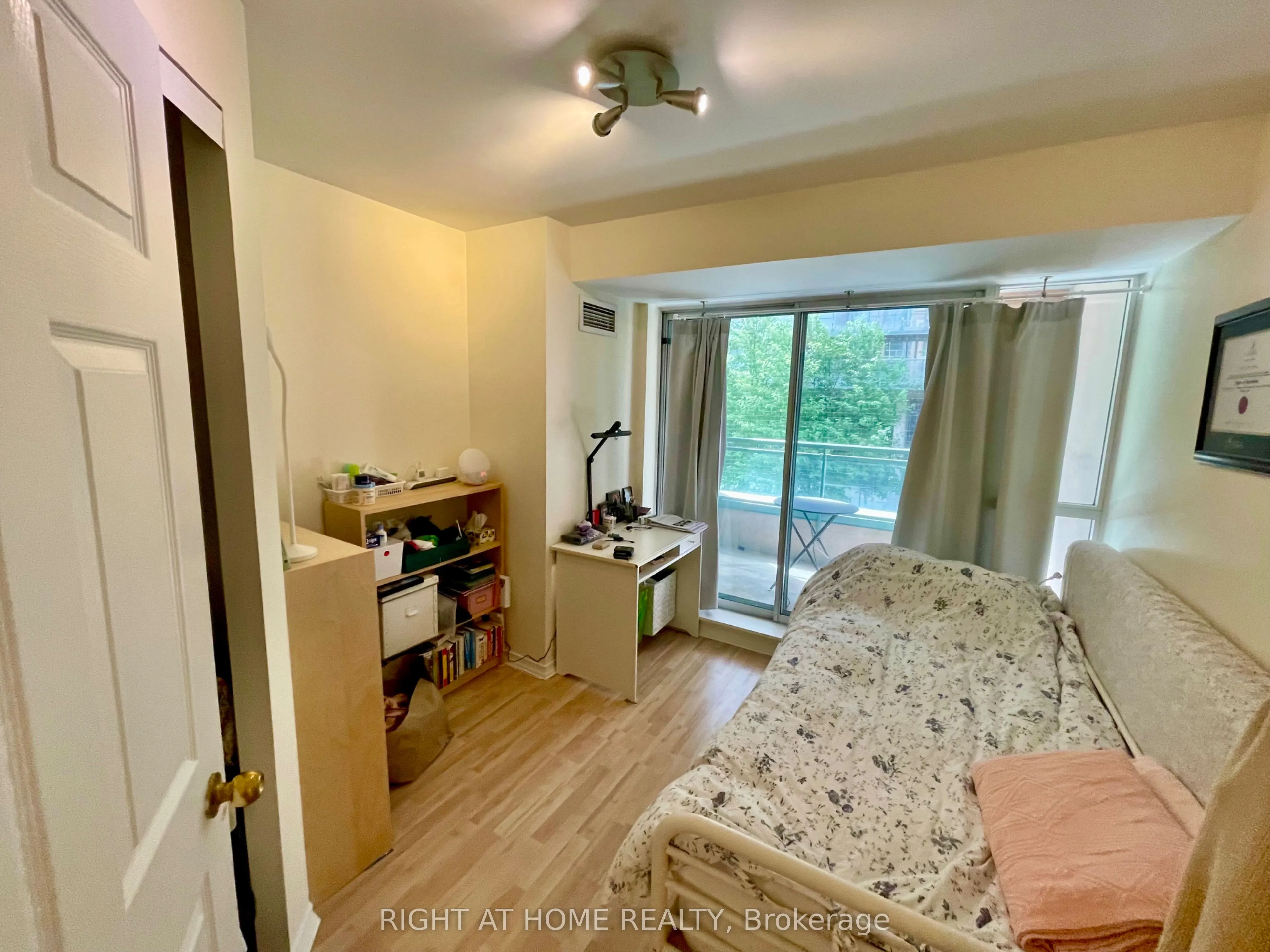 887 Bay Street, #305