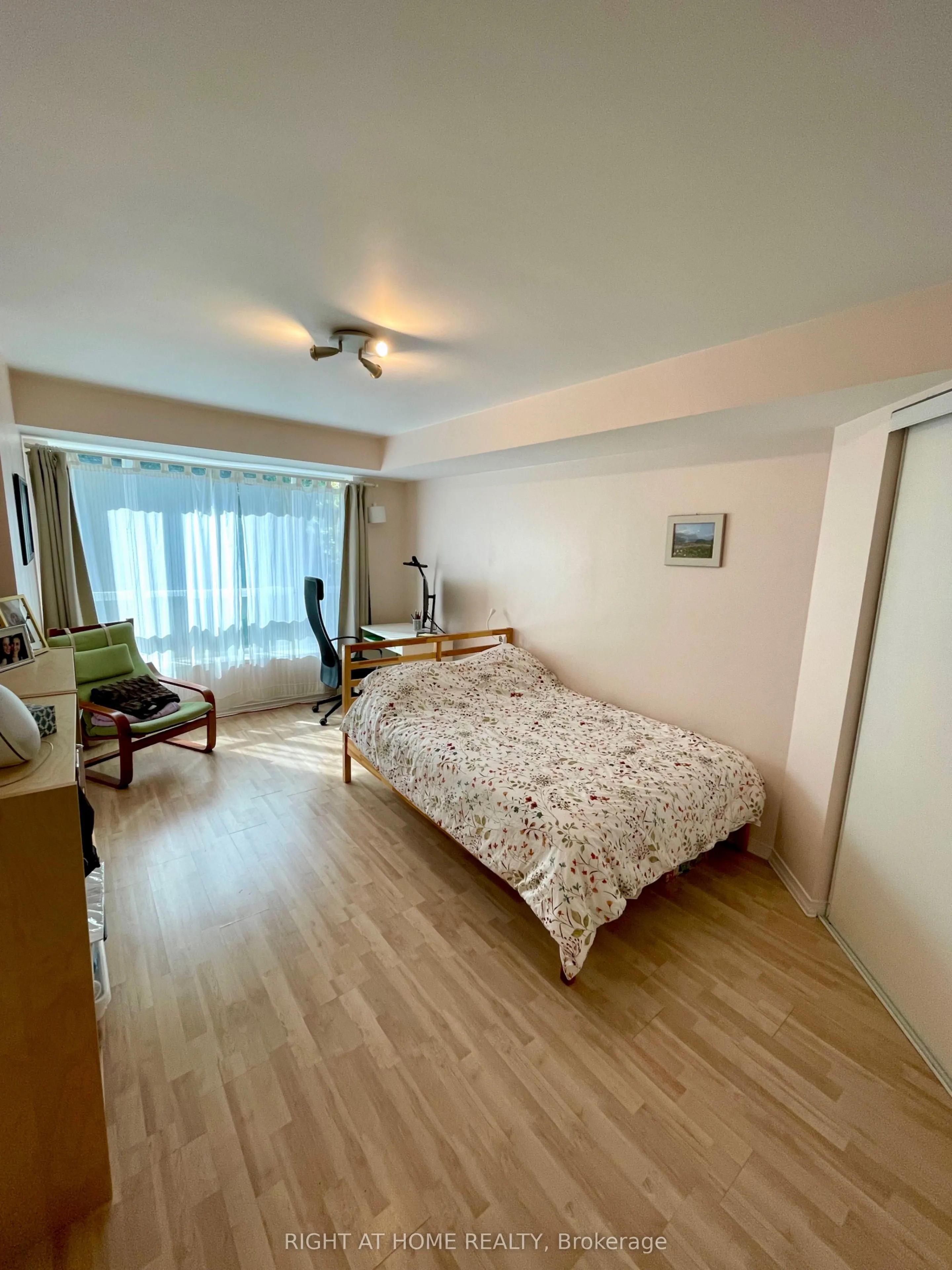 887 Bay Street, #305