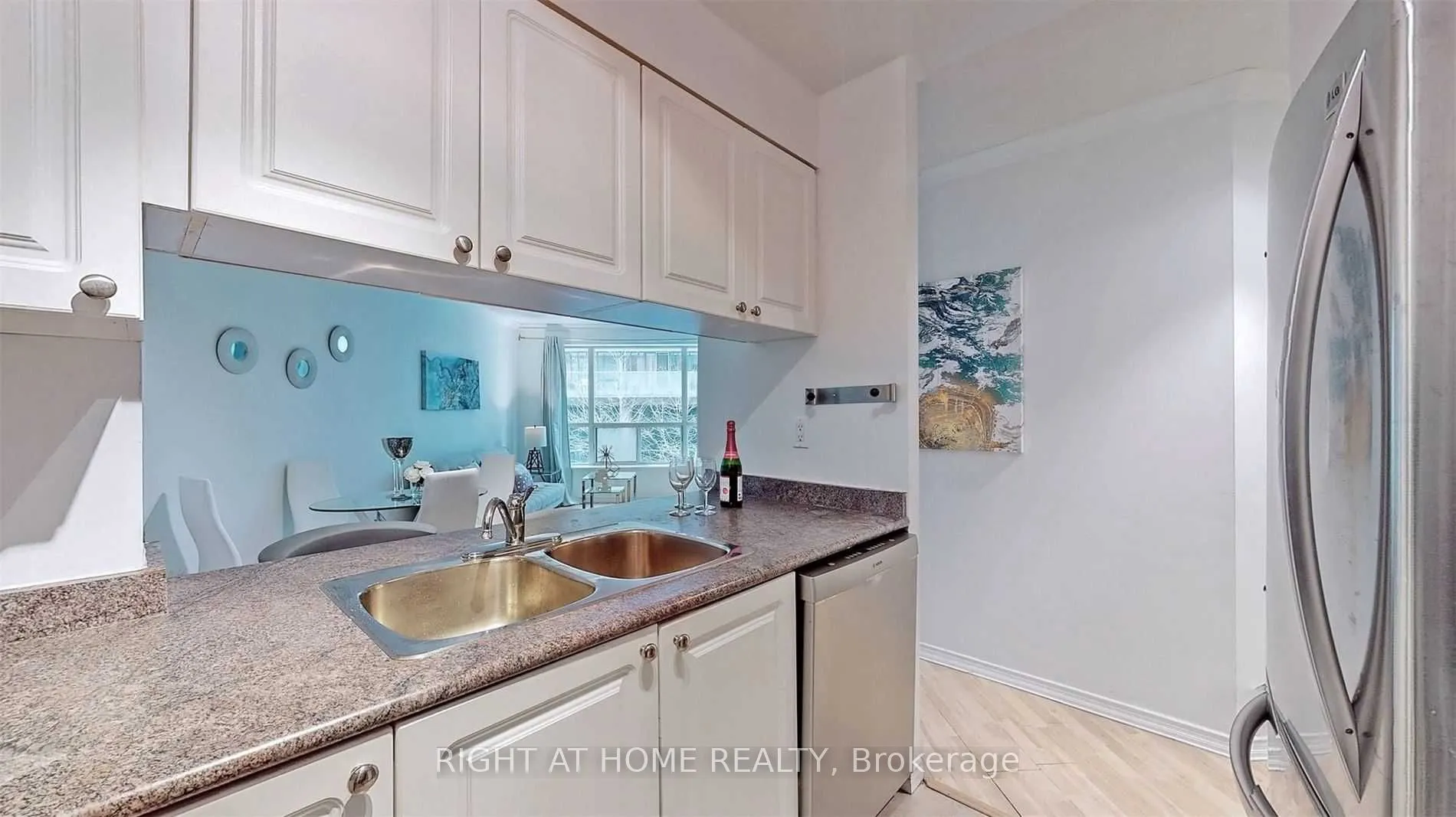887 Bay Street, #305