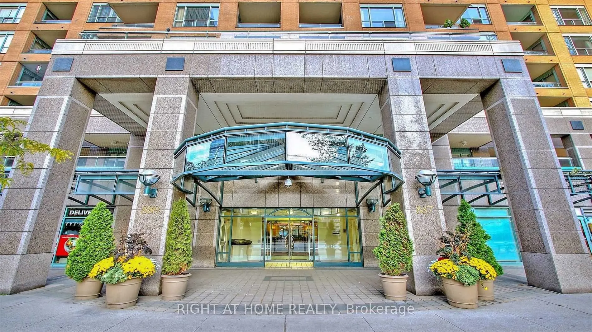 887 Bay Street, #305