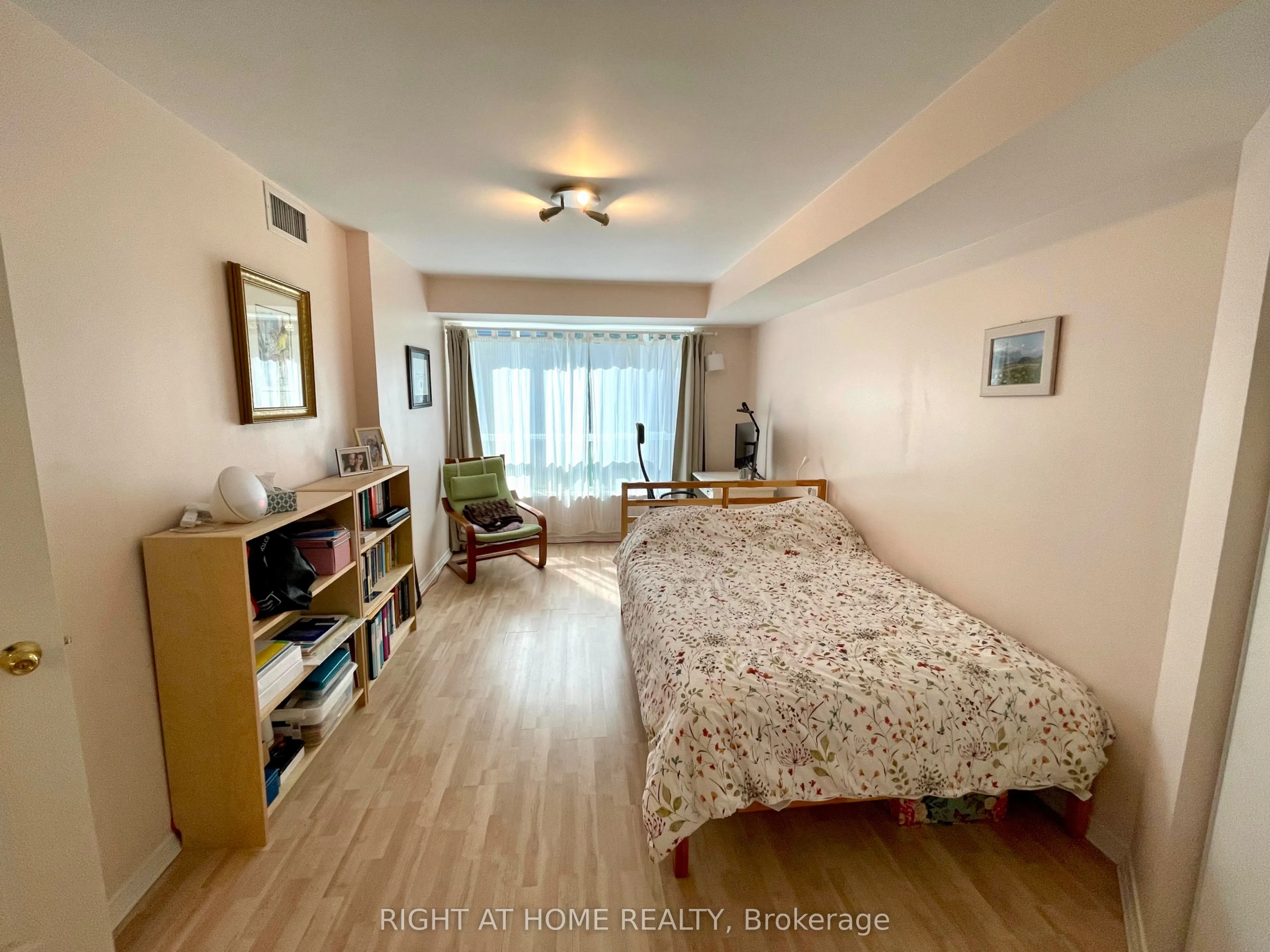 887 Bay Street, #305