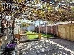 559 Dufferin Street, #Upper