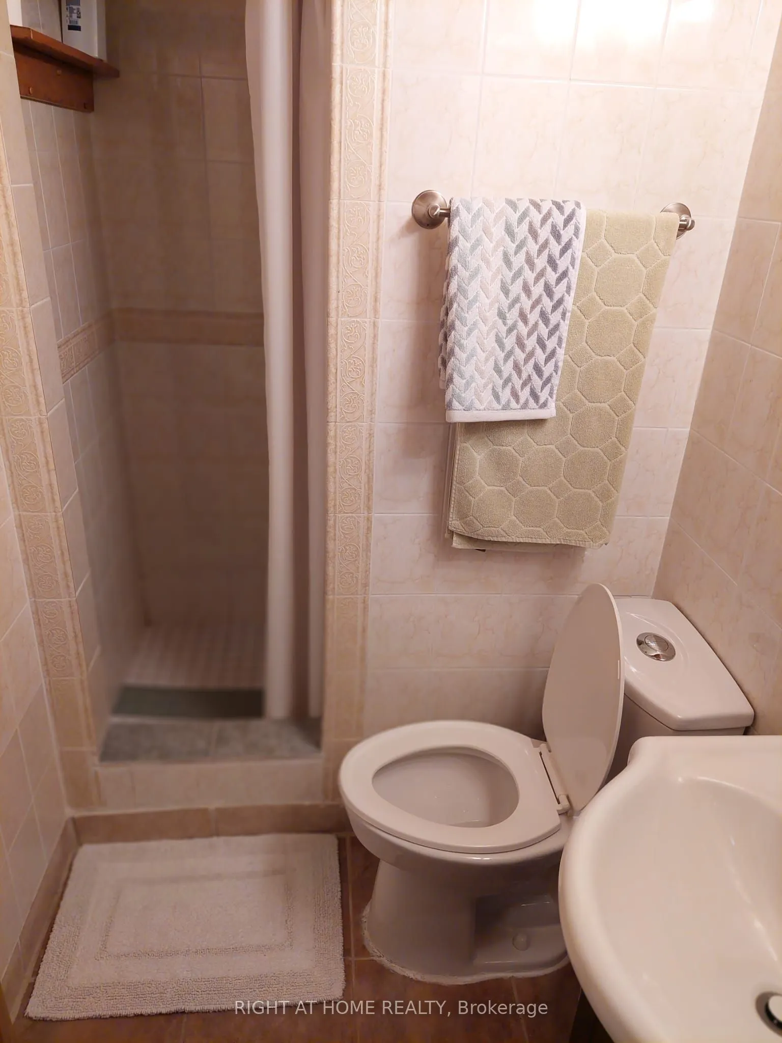 15 Lynnhaven Road, #(Lower Level)