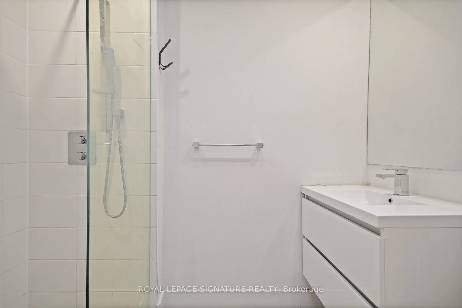 1048 Queen Street W, #Upper