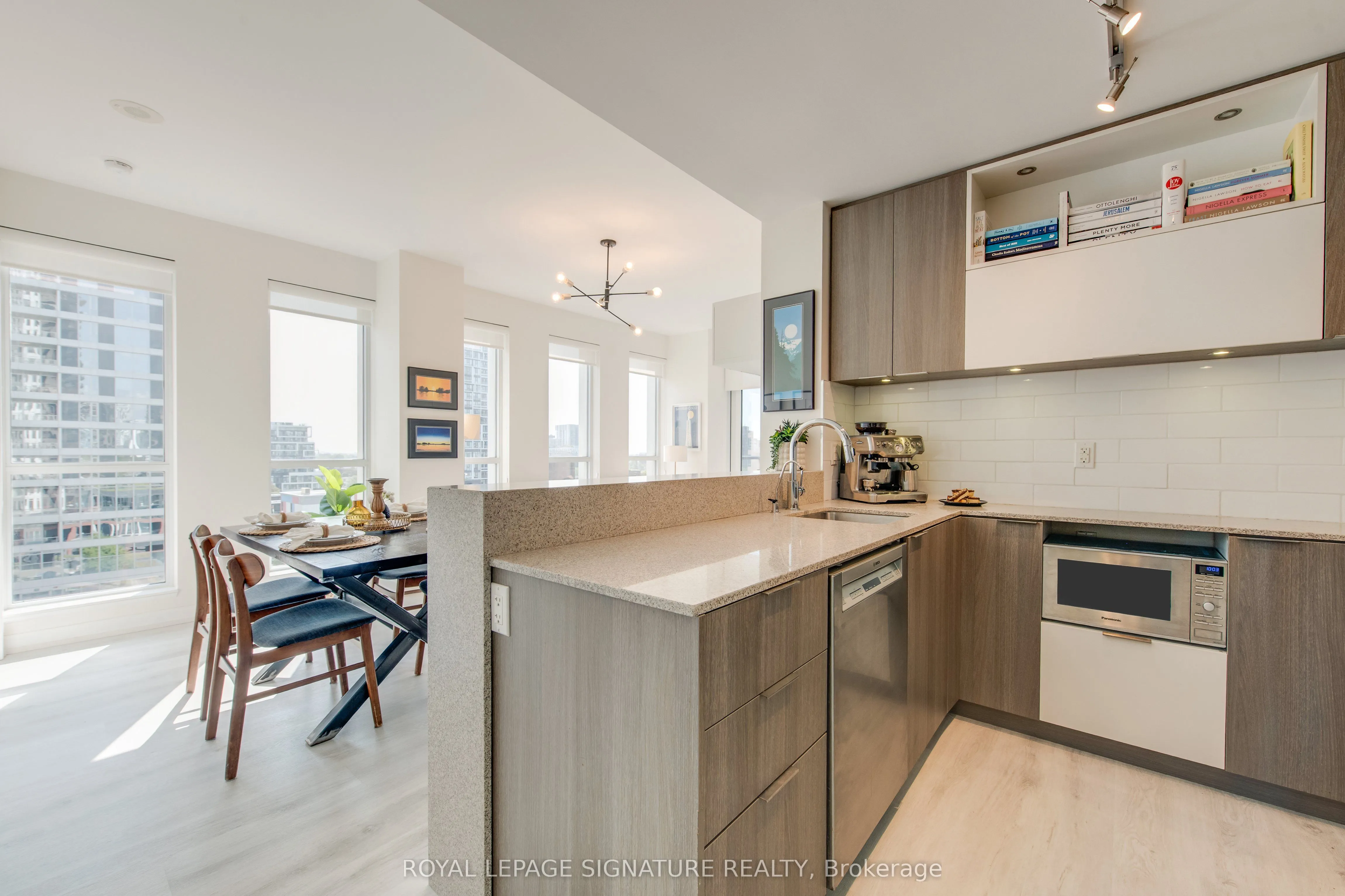 170 Sumach Street, #902