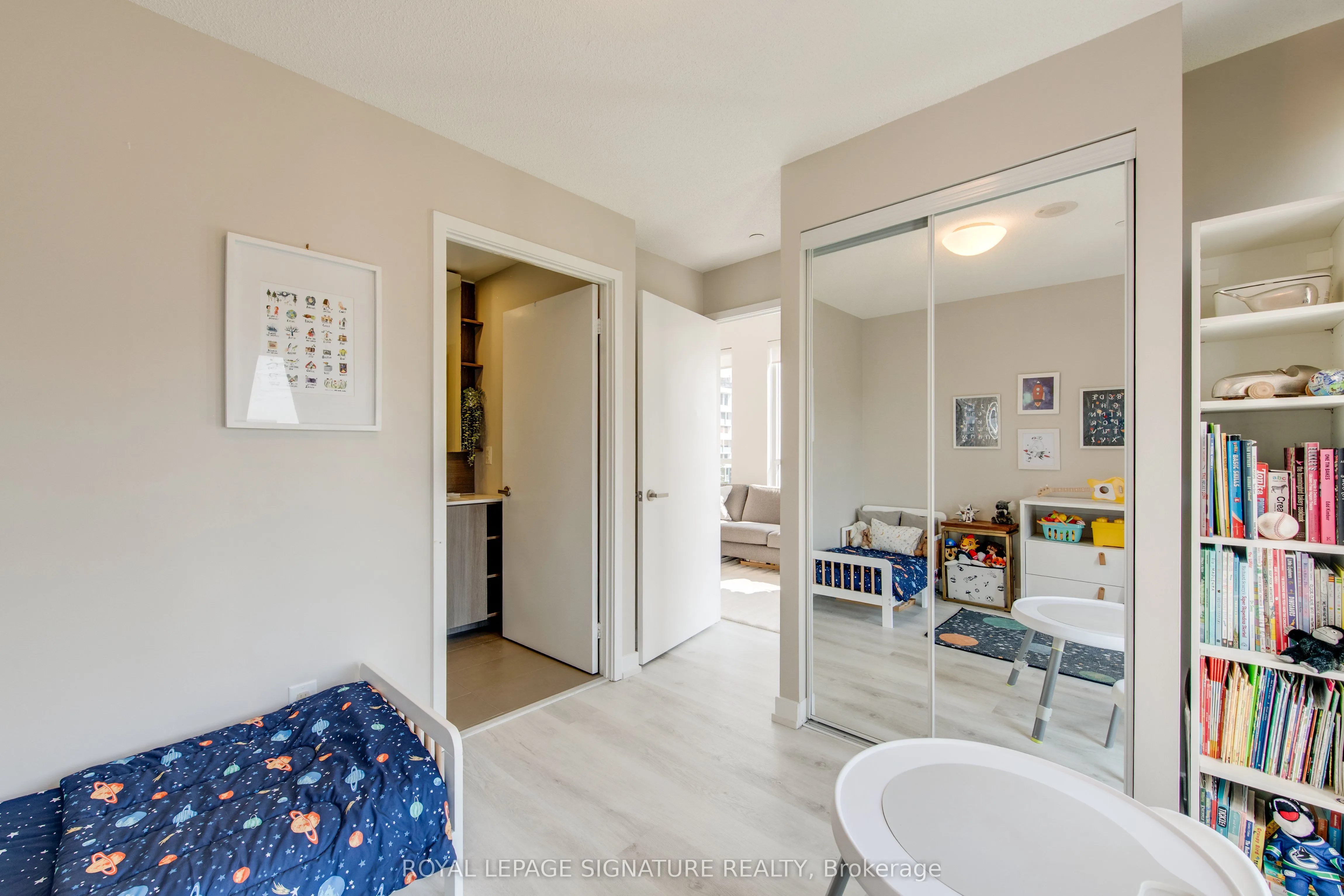 170 Sumach Street, #902
