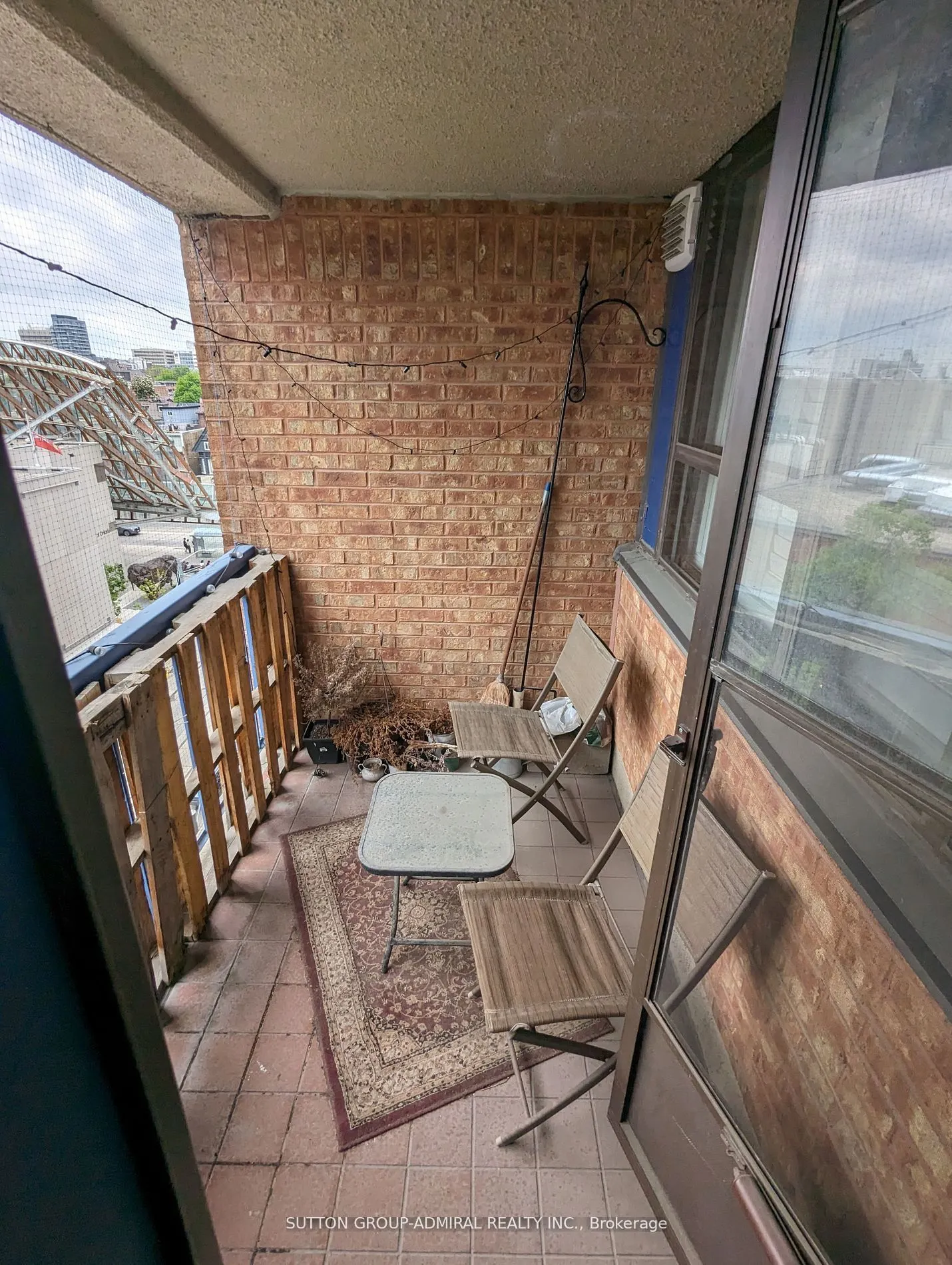 105 Mccaul Street, #702