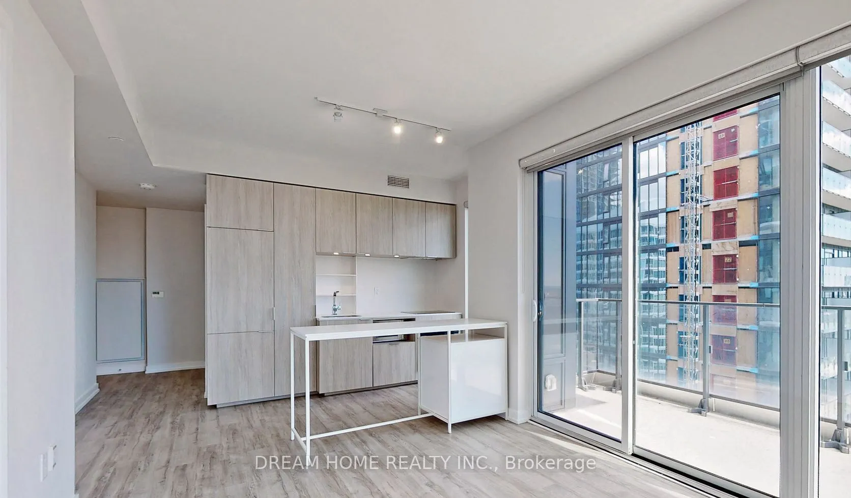 77 Shuter Street, #1006