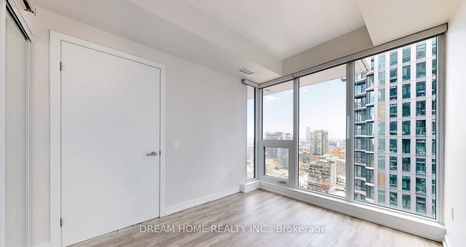 77 Shuter Street, #1006