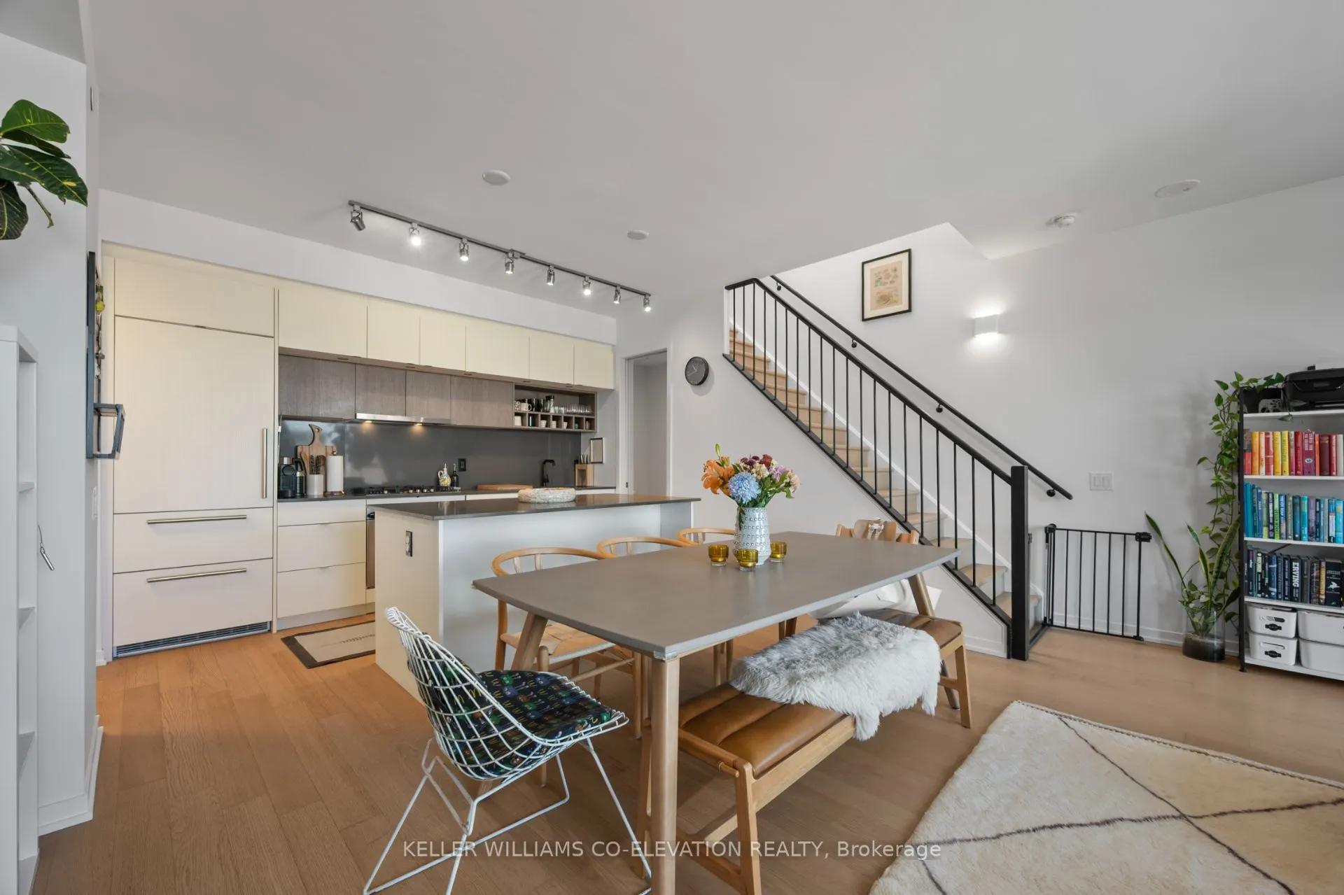 138 St Helens Avenue, #PH7