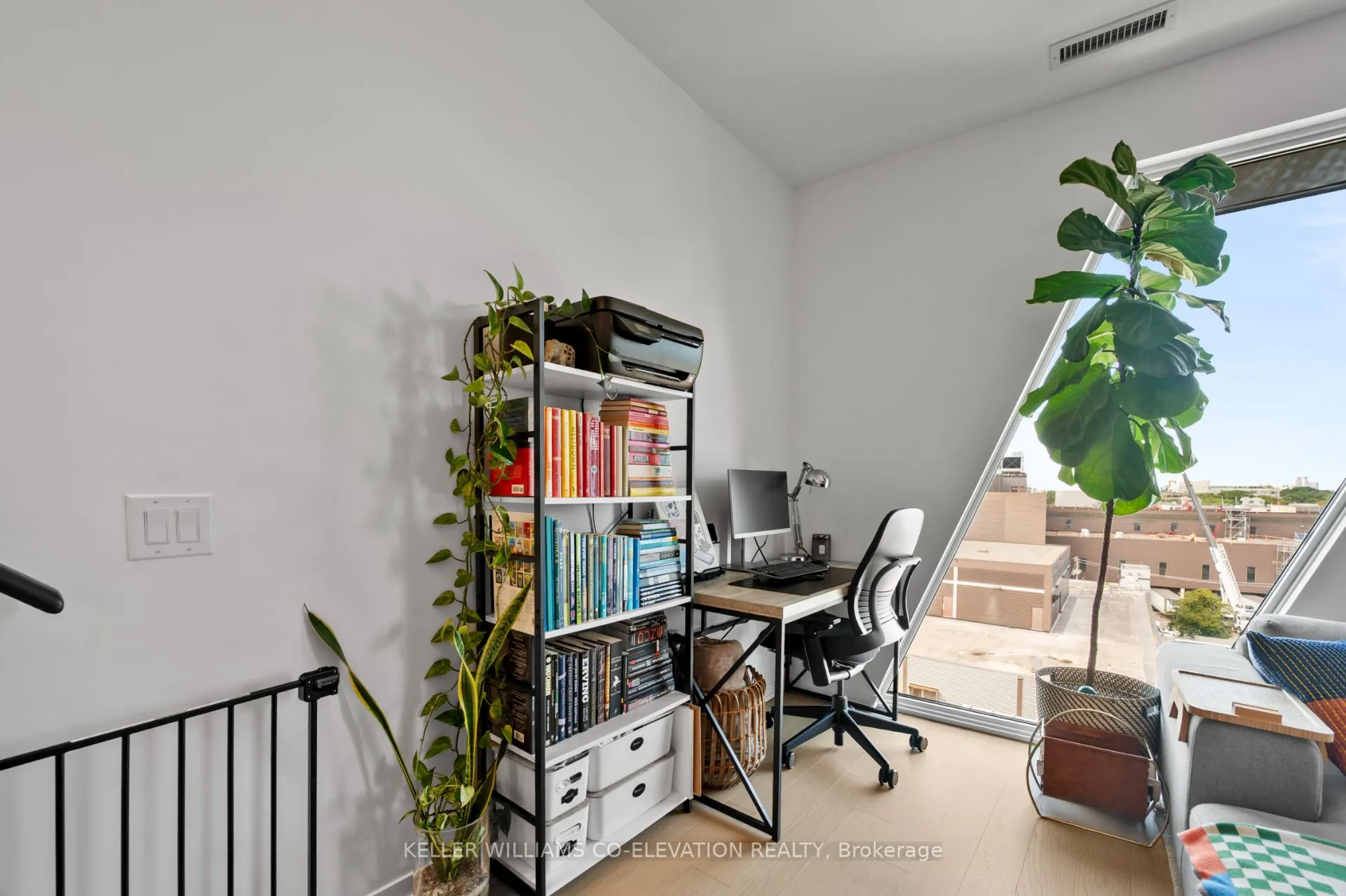 138 St Helens Avenue, #PH7