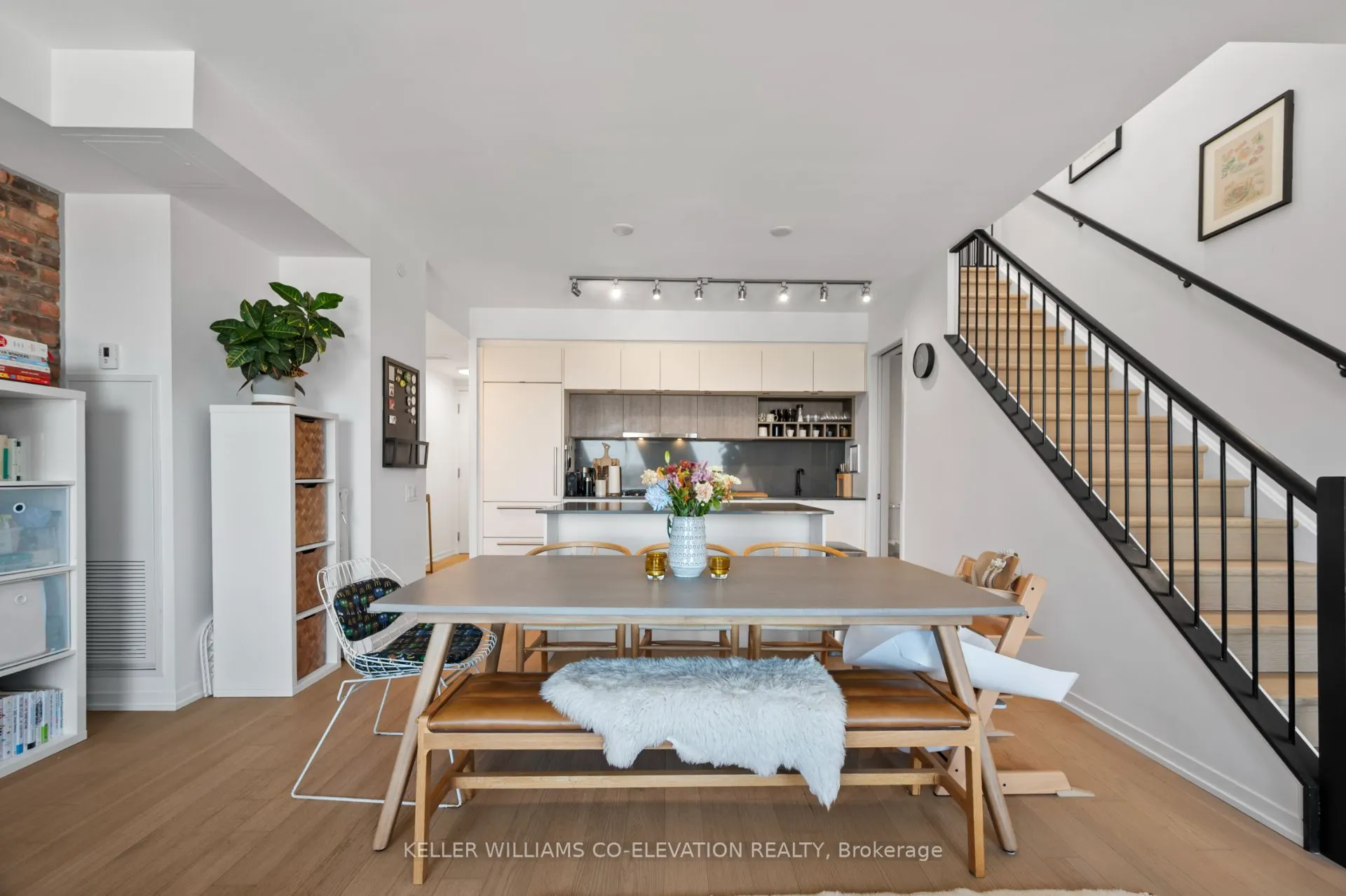 138 St Helens Avenue, #PH7