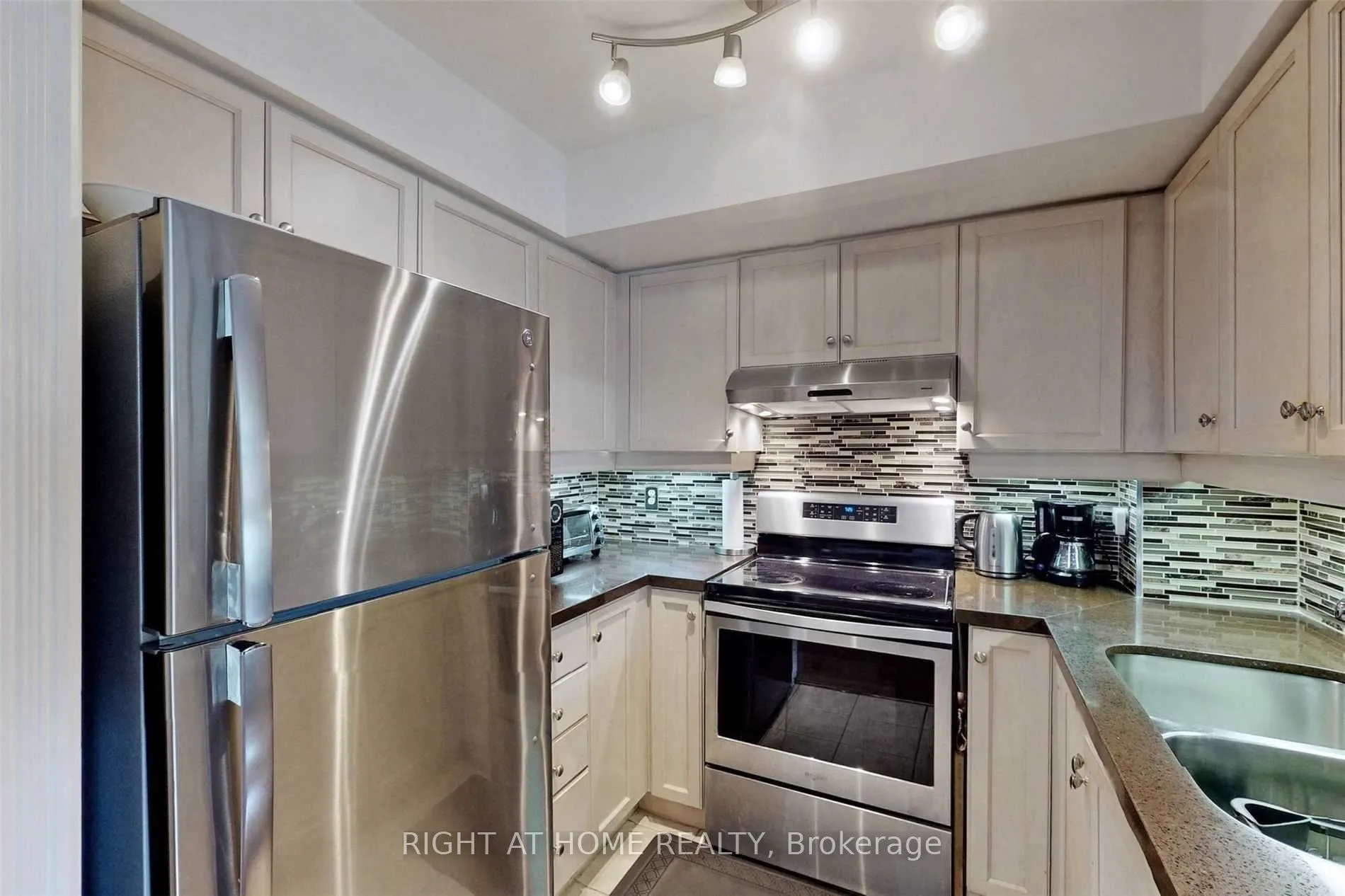 2 Rean Drive, #513