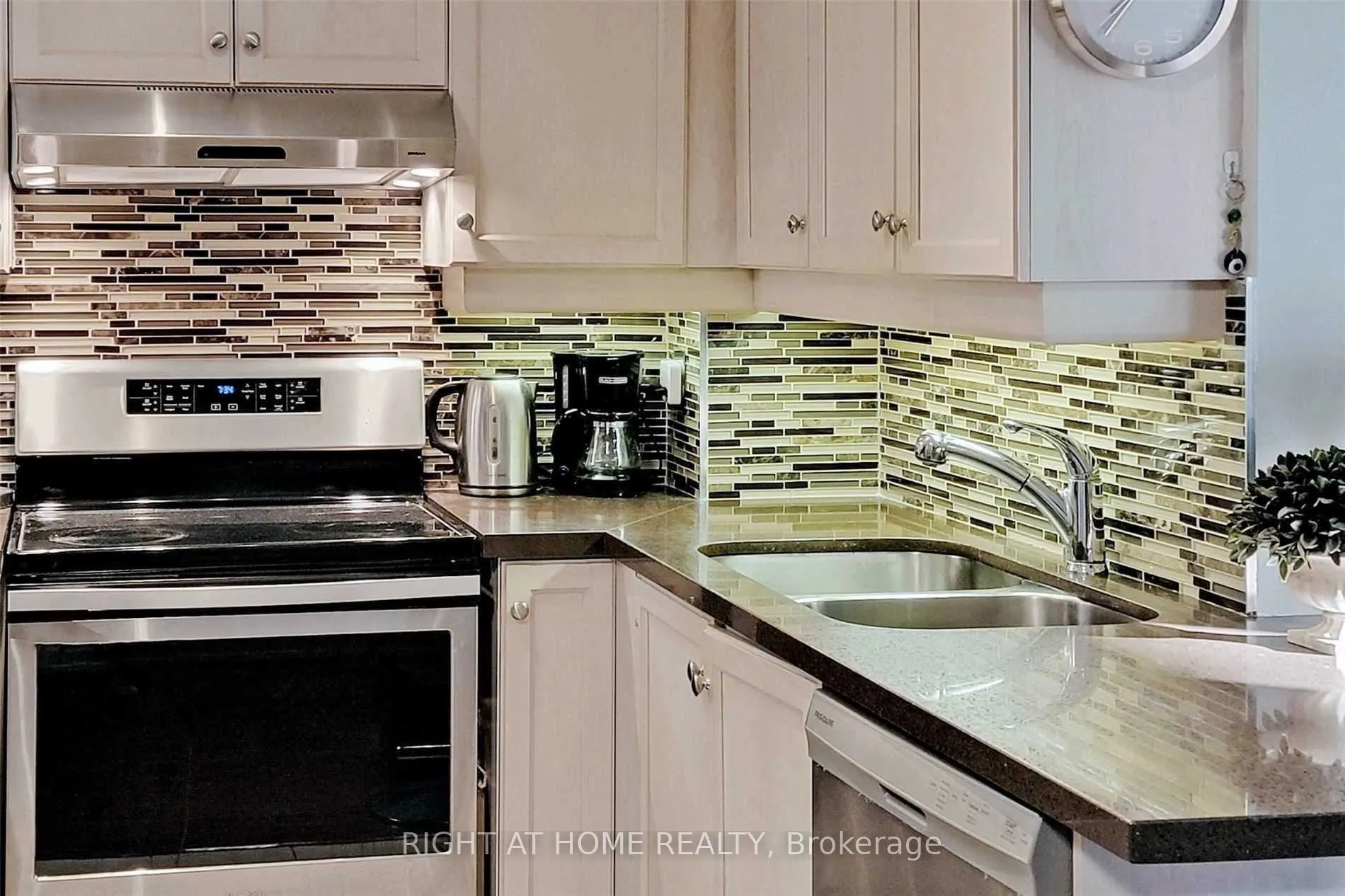 2 Rean Drive, #513
