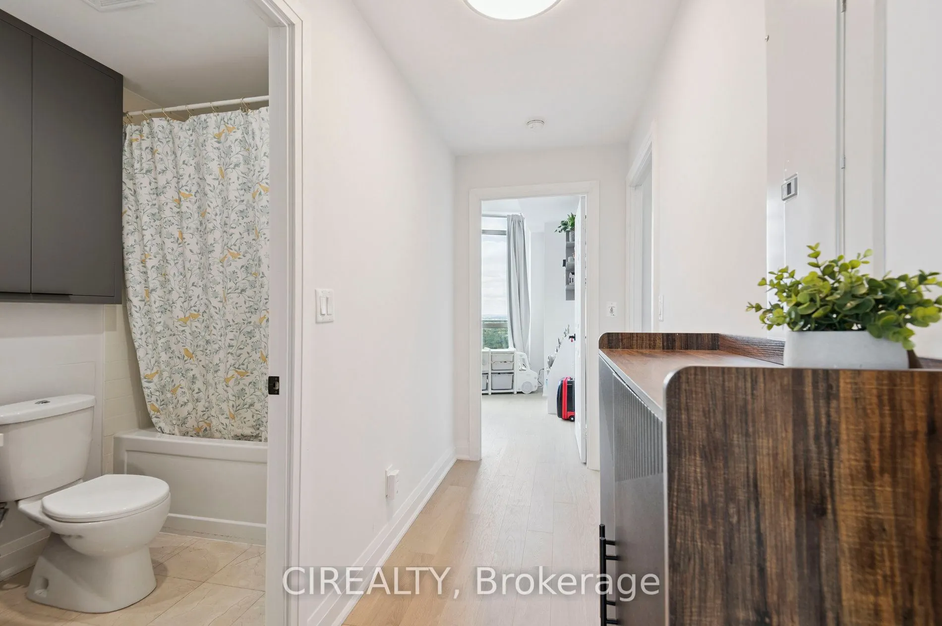 18 Holmes Avenue, #UPH02
