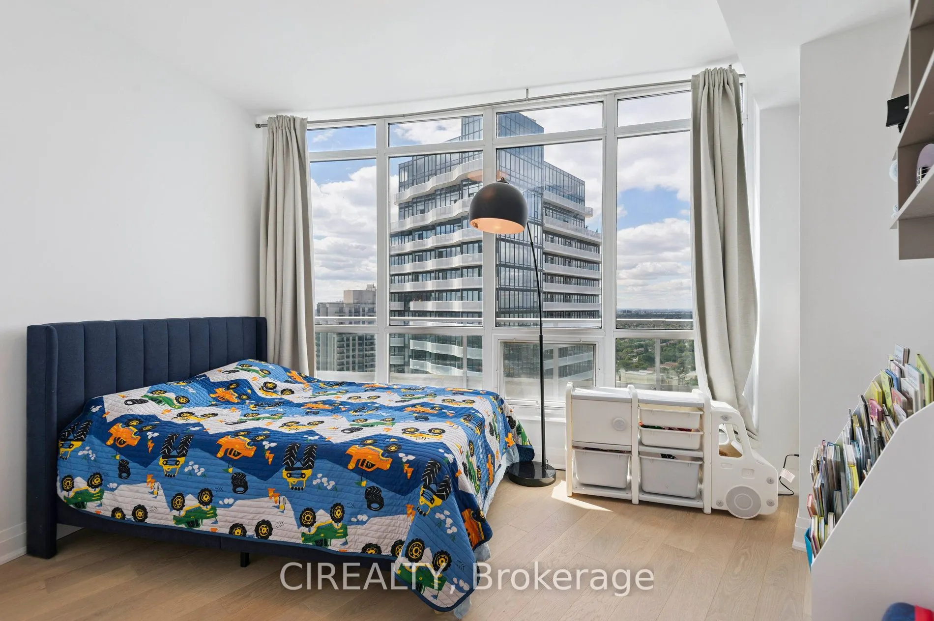 18 Holmes Avenue, #UPH02