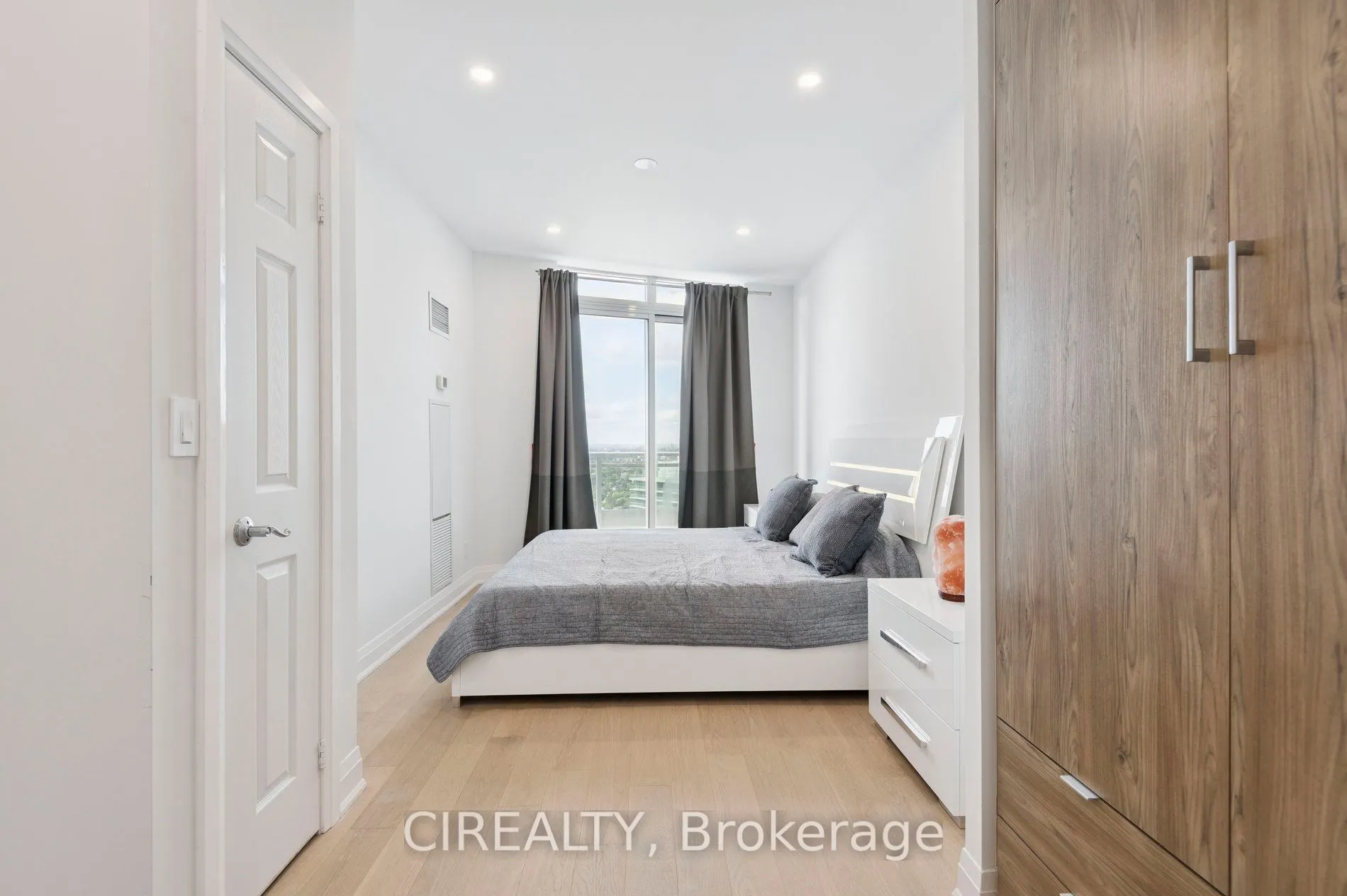 18 Holmes Avenue, #UPH02