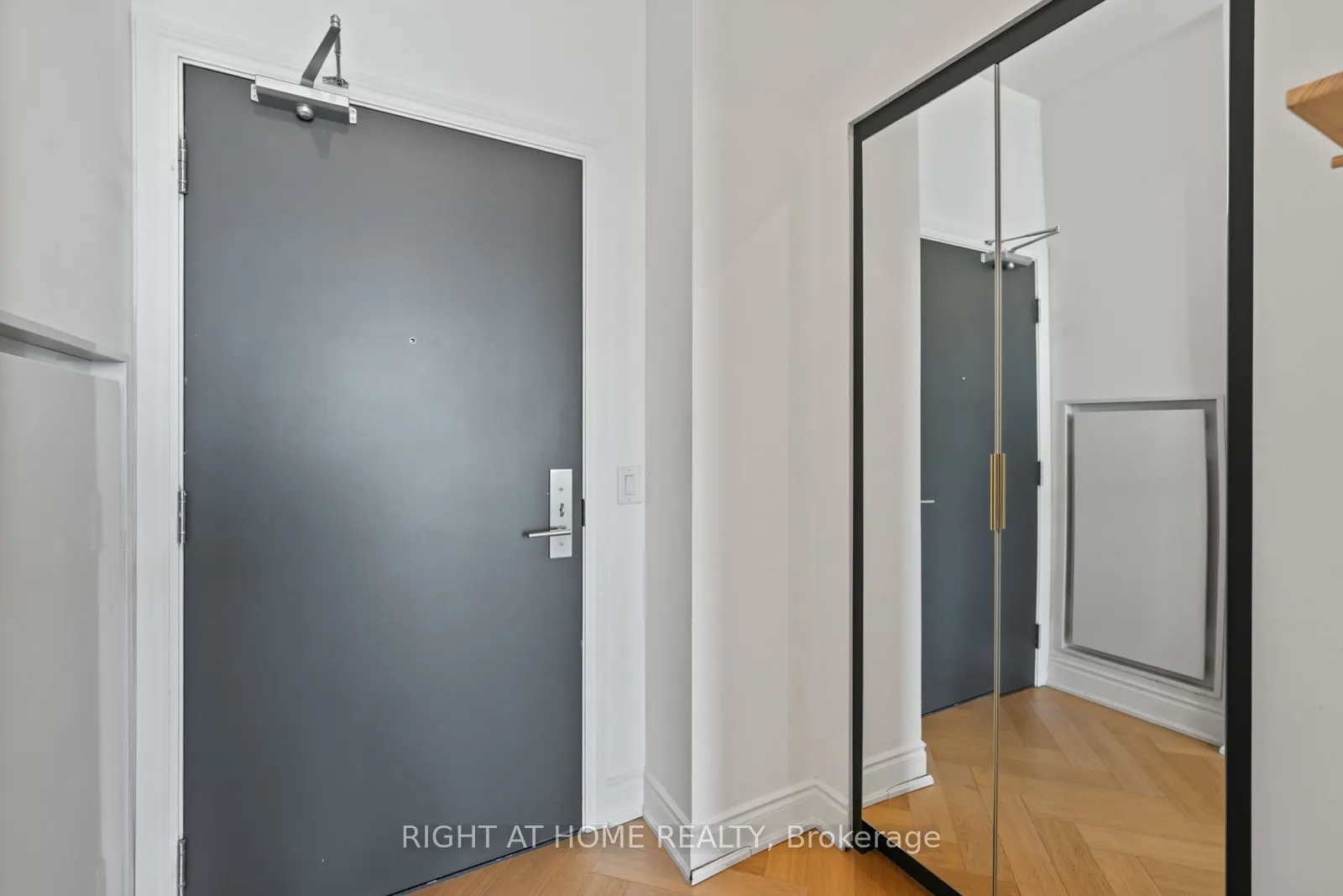 608 Richmond St. W Street, #LPH02